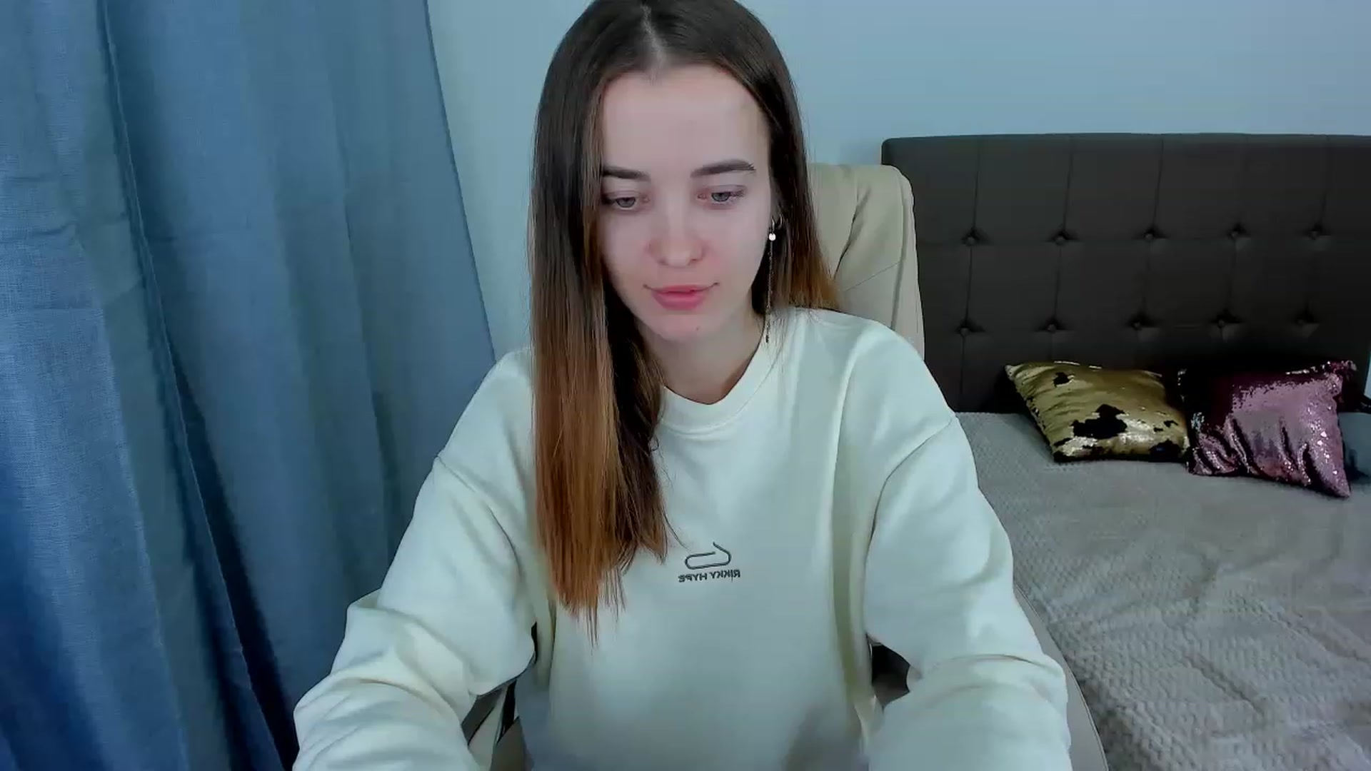 Gallery image thumbnail from JuliaDreamsi's myfreecams stream on, 12/01/2022, 11:47 image 11 of 20