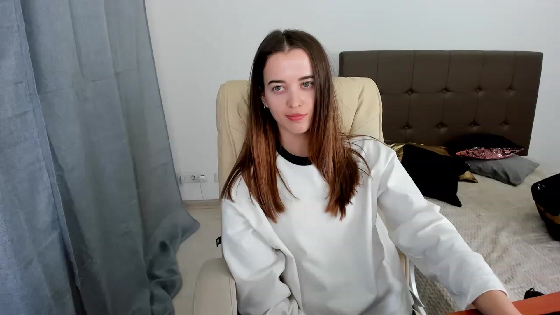 Gallery image thumbnail from JuliaDreamsi's myfreecams stream on, 12/03/2022, 12:24 image 2 of 20