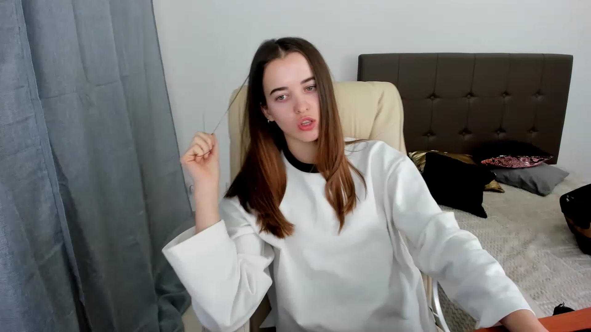 Gallery image thumbnail from JuliaDreamsi's myfreecams stream on, 12/03/2022, 12:24 image 15 of 20
