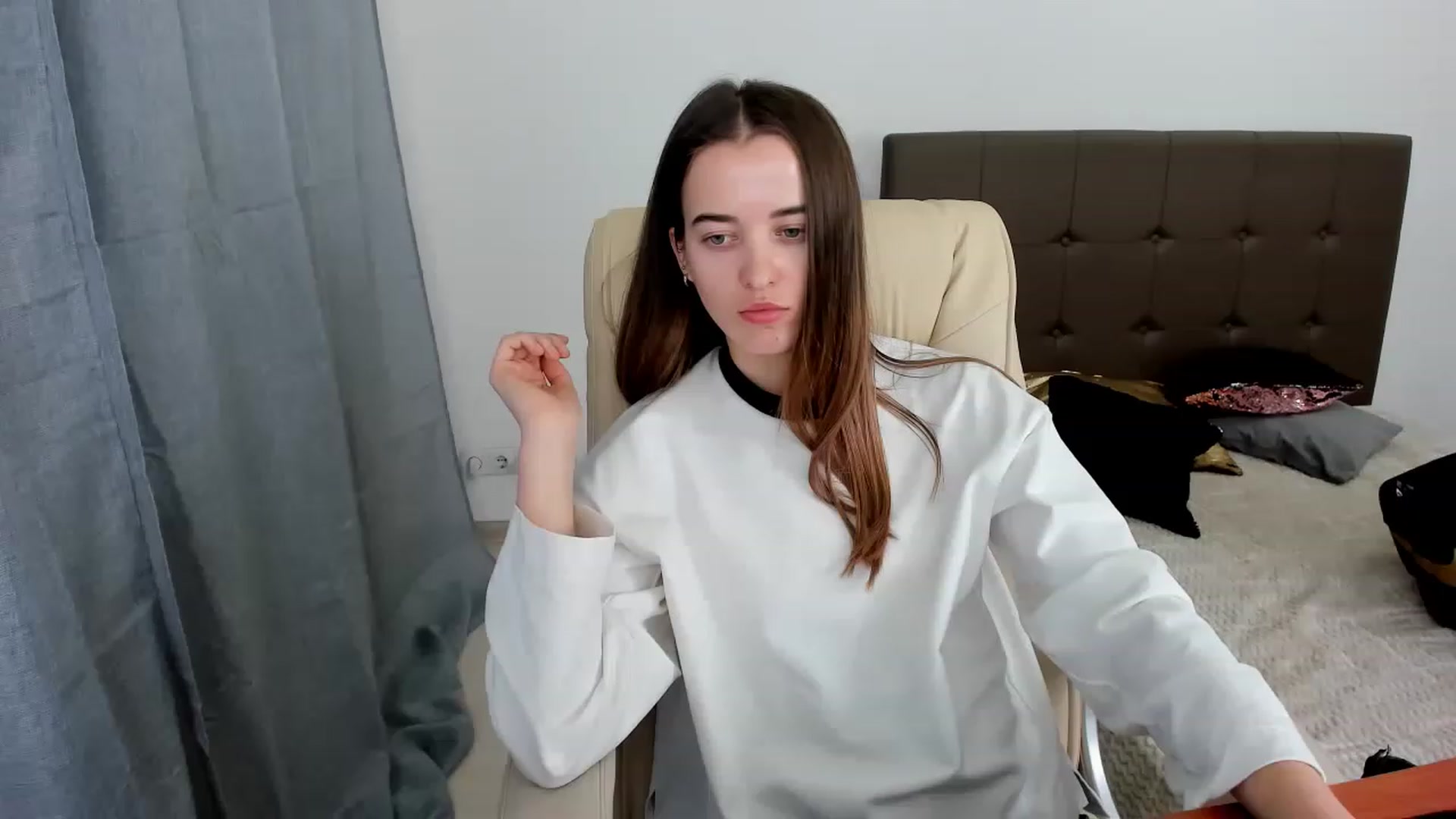 Gallery image thumbnail from JuliaDreamsi's myfreecams stream on, 12/03/2022, 12:24 image 11 of 20