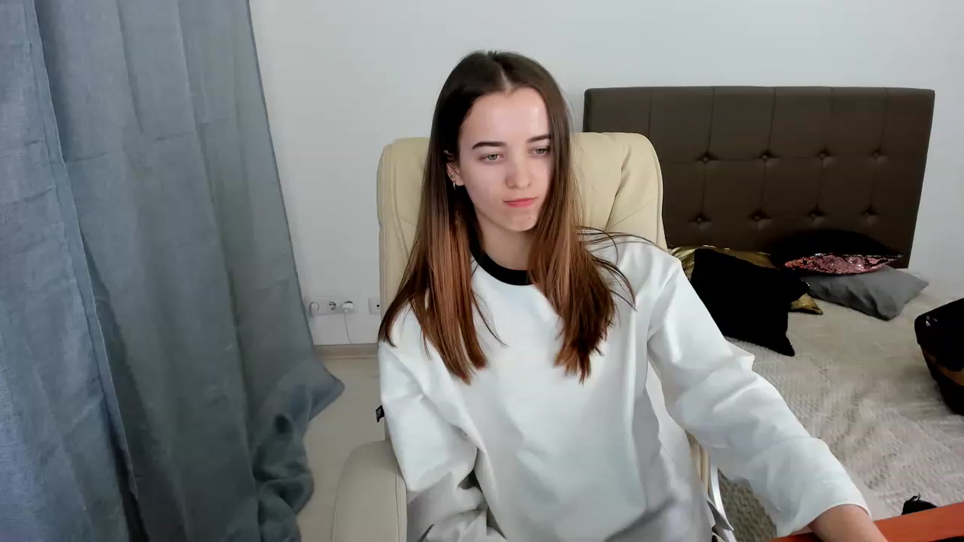 Gallery image thumbnail from JuliaDreamsi's myfreecams stream on, 12/03/2022, 12:24 image 4 of 20