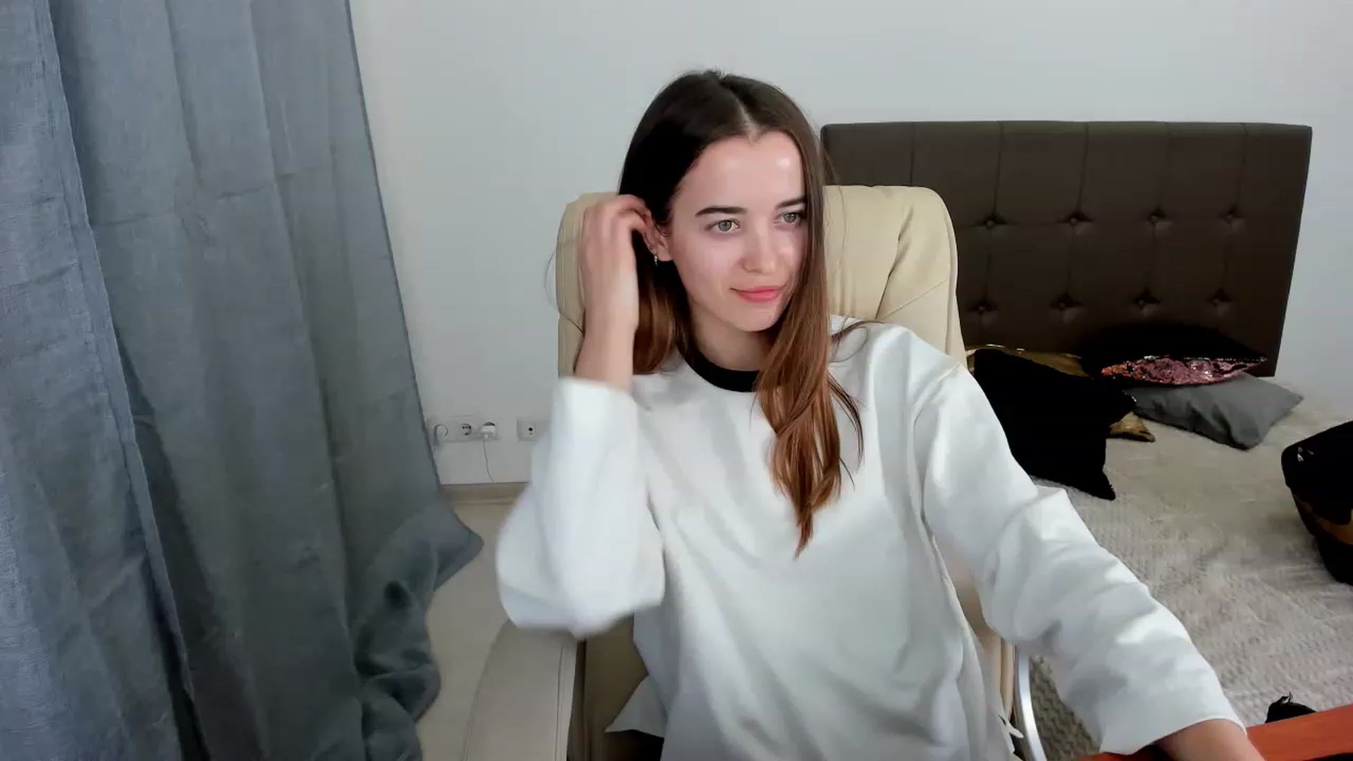 Gallery image thumbnail from JuliaDreamsi's myfreecams stream on, 12/03/2022, 12:24 image 14 of 20