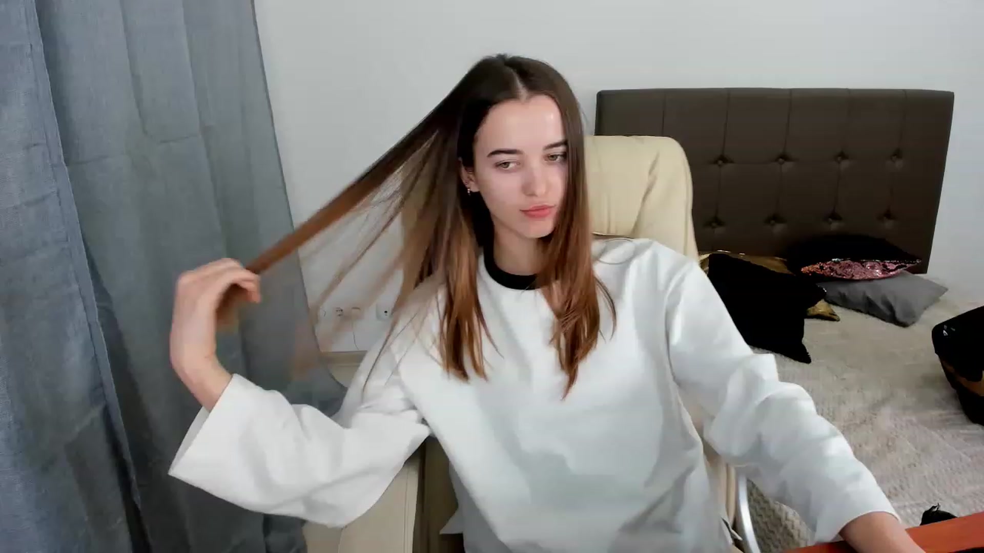 Gallery image thumbnail from JuliaDreamsi's myfreecams stream on, 12/03/2022, 12:24 image 18 of 20