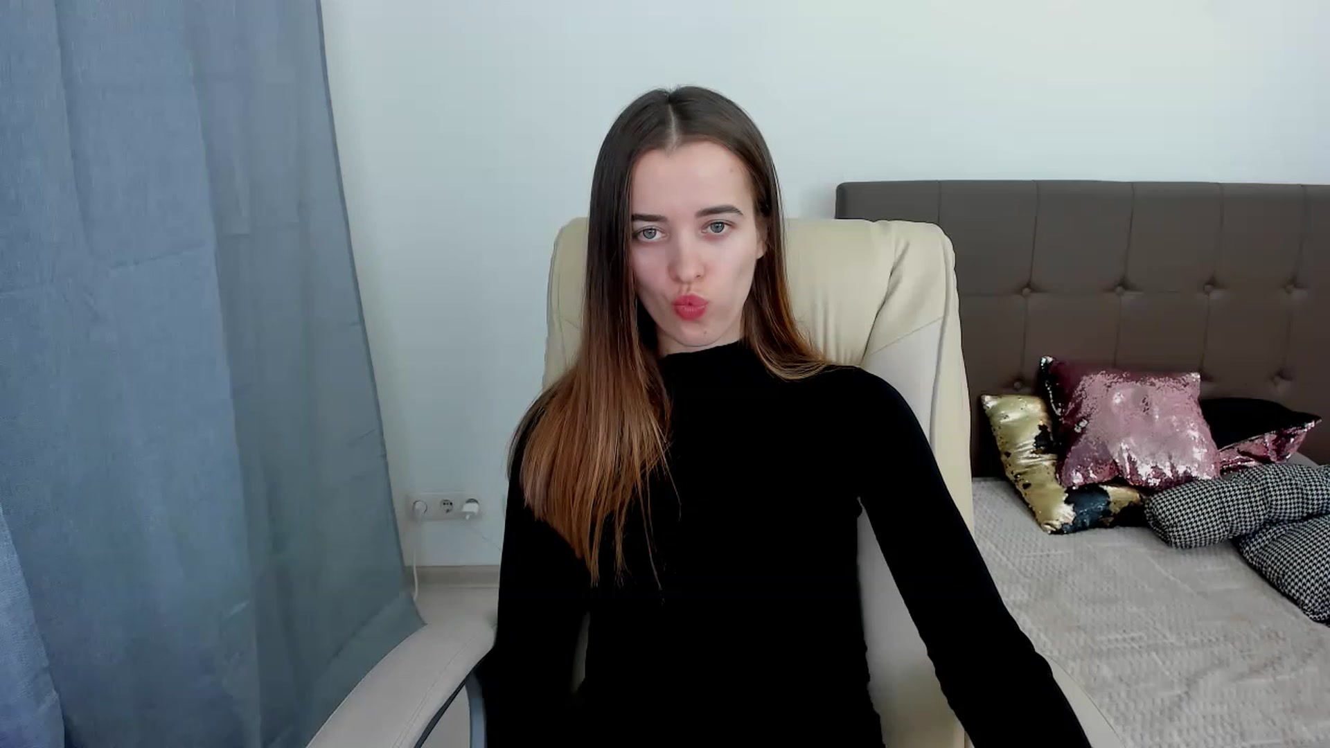 Gallery image thumbnail from JuliaDreamsi's myfreecams stream on, 12/05/2022, 12:00 image 11 of 20