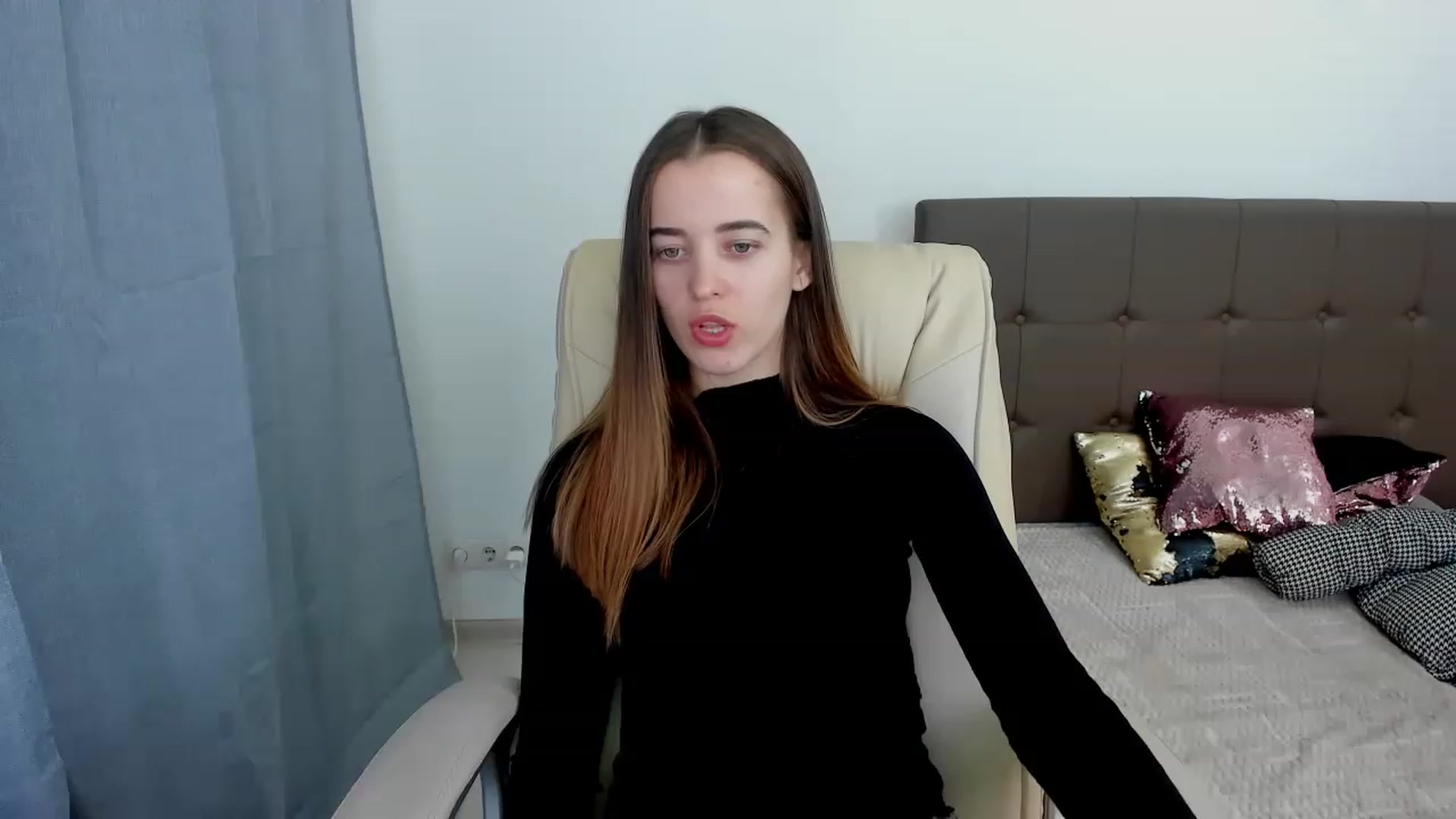 Gallery image thumbnail from JuliaDreamsi's myfreecams stream on, 12/05/2022, 12:00 image 13 of 20