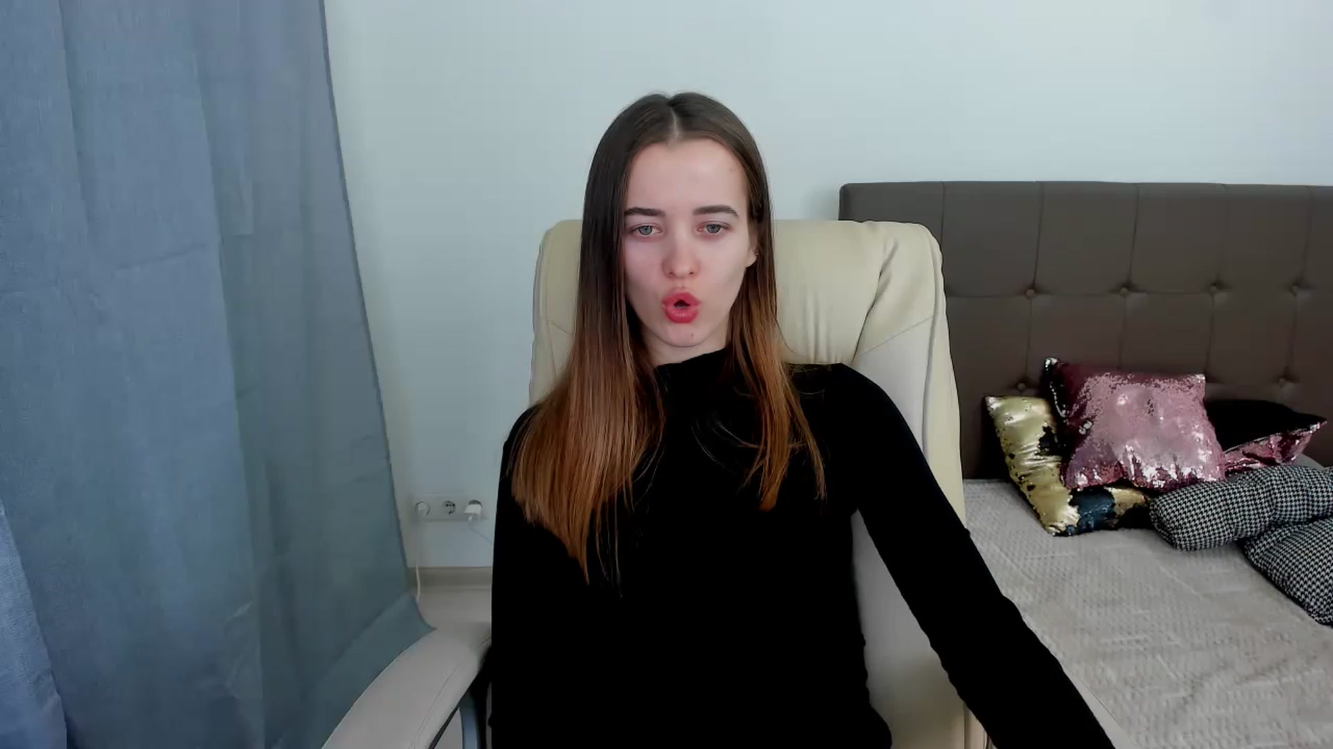 Gallery image thumbnail from JuliaDreamsi's myfreecams stream on, 12/05/2022, 12:00 image 3 of 20