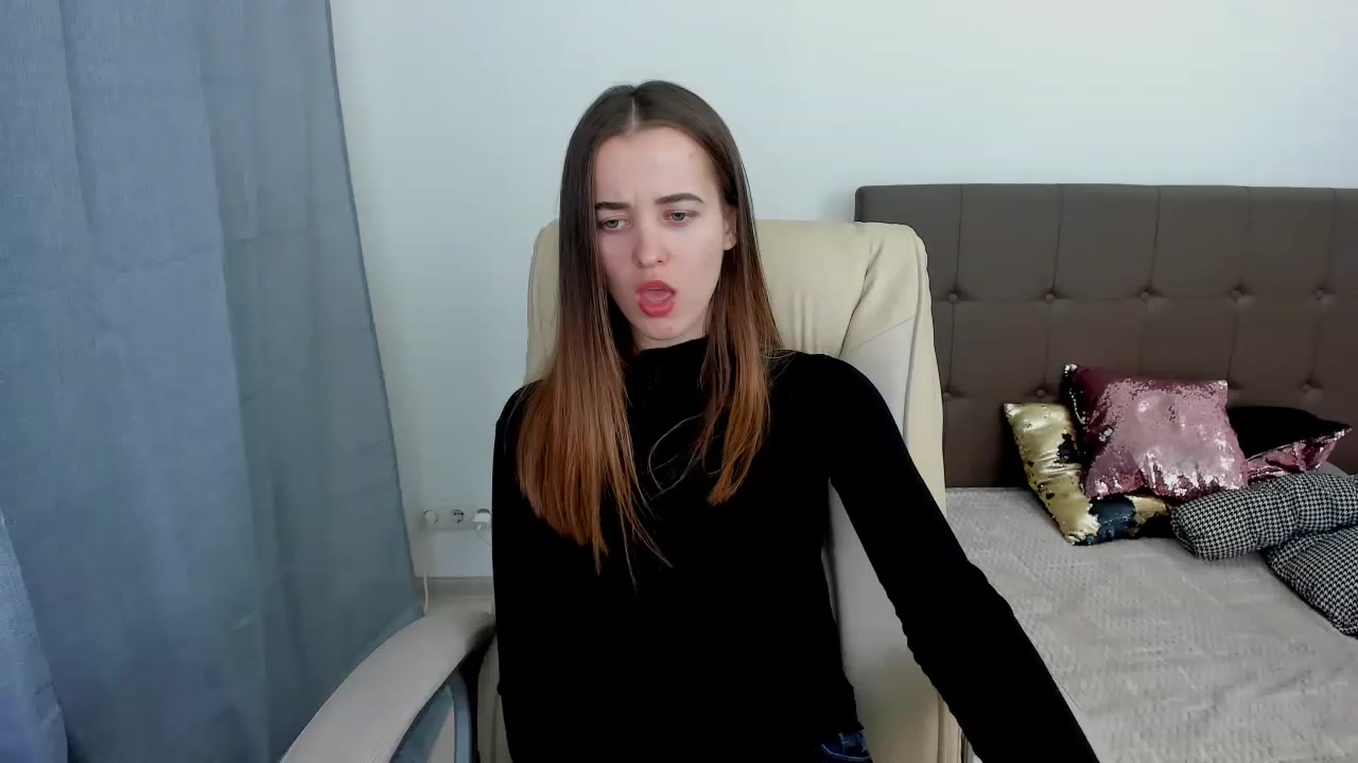 Gallery image thumbnail from JuliaDreamsi's myfreecams stream on, 12/05/2022, 12:00 image 7 of 20