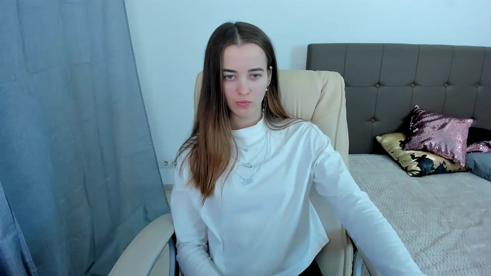 Gallery image thumbnail from JuliaDreamsi's myfreecams stream on, 12/09/2022, 11:23 image 11 of 20