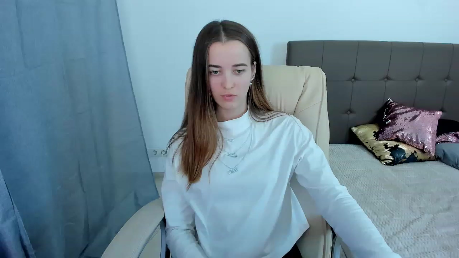 Gallery image thumbnail from JuliaDreamsi's myfreecams stream on, 12/09/2022, 11:23 image 9 of 20