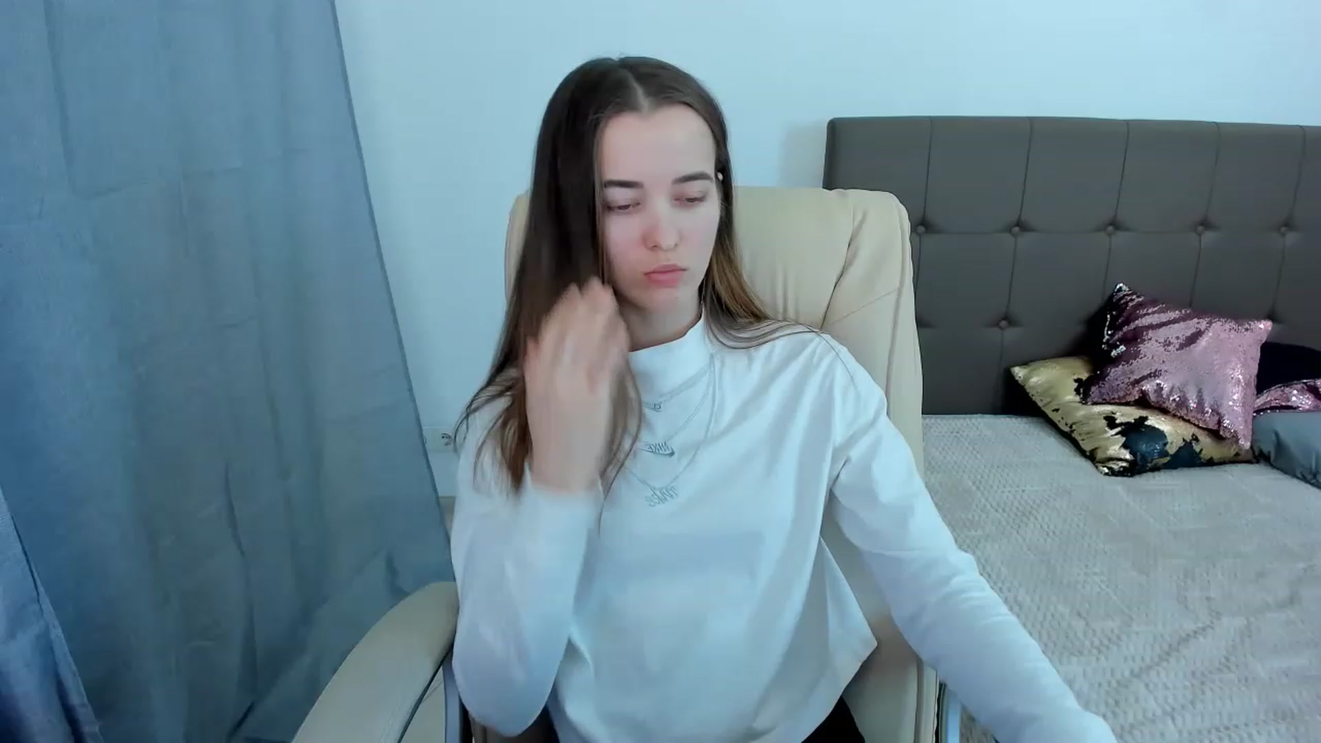 Gallery image thumbnail from JuliaDreamsi's myfreecams stream on, 12/09/2022, 11:23 image 5 of 20