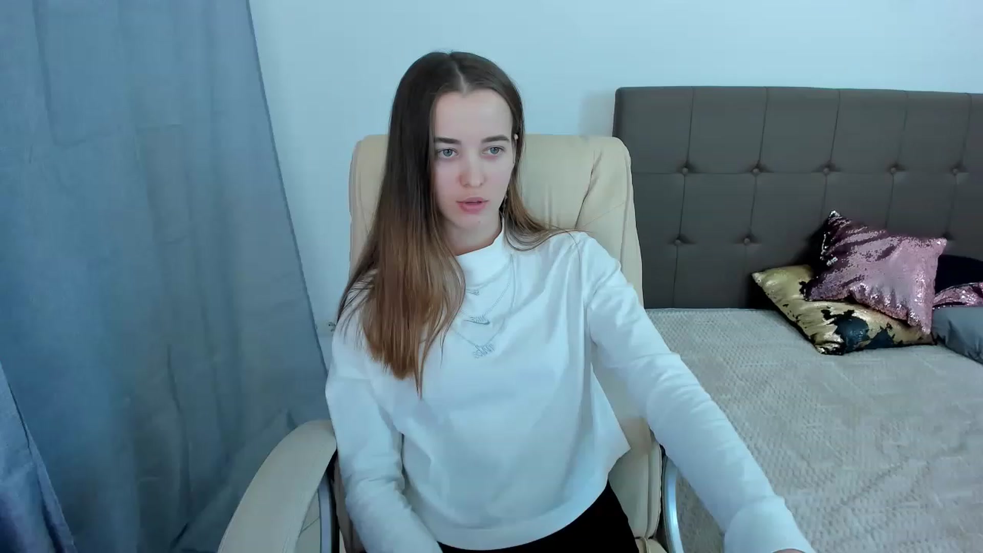 Gallery image thumbnail from JuliaDreamsi's myfreecams stream on, 12/09/2022, 11:23 image 3 of 20