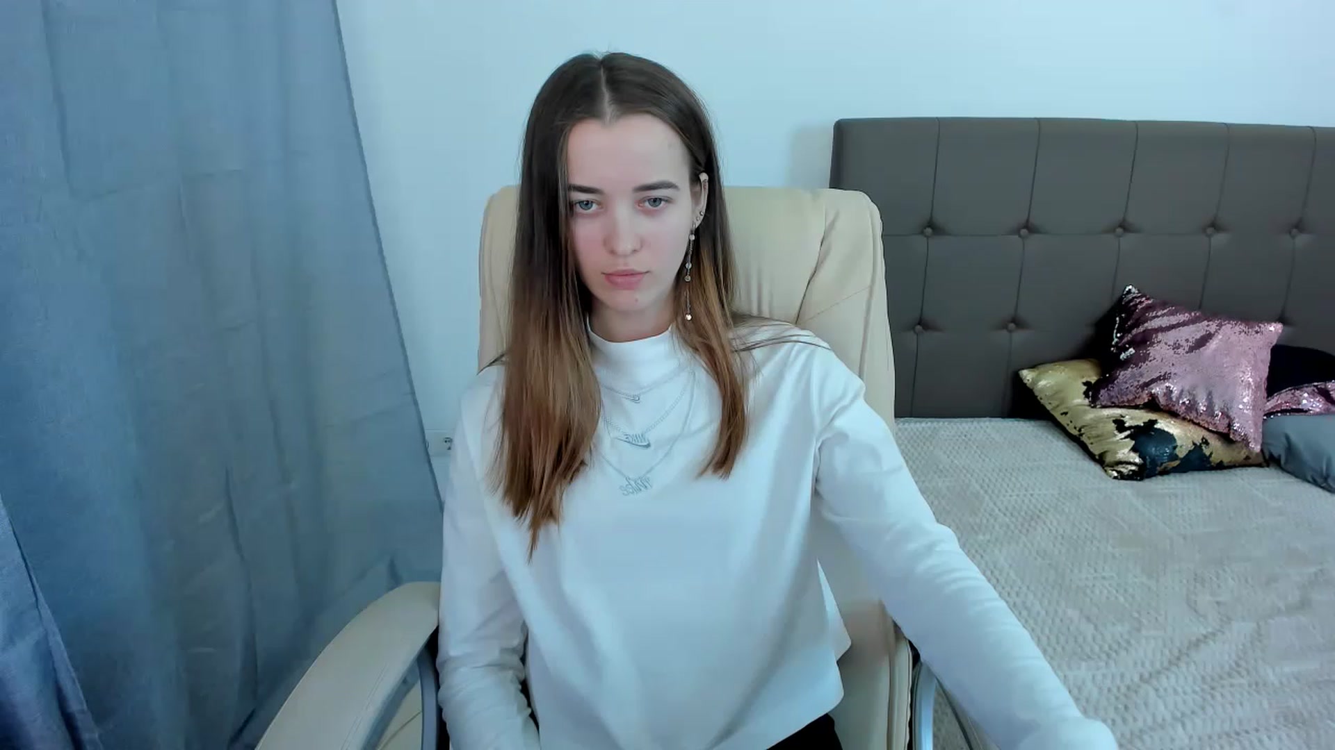 Gallery image thumbnail from JuliaDreamsi's myfreecams stream on, 12/09/2022, 11:23 image 15 of 20