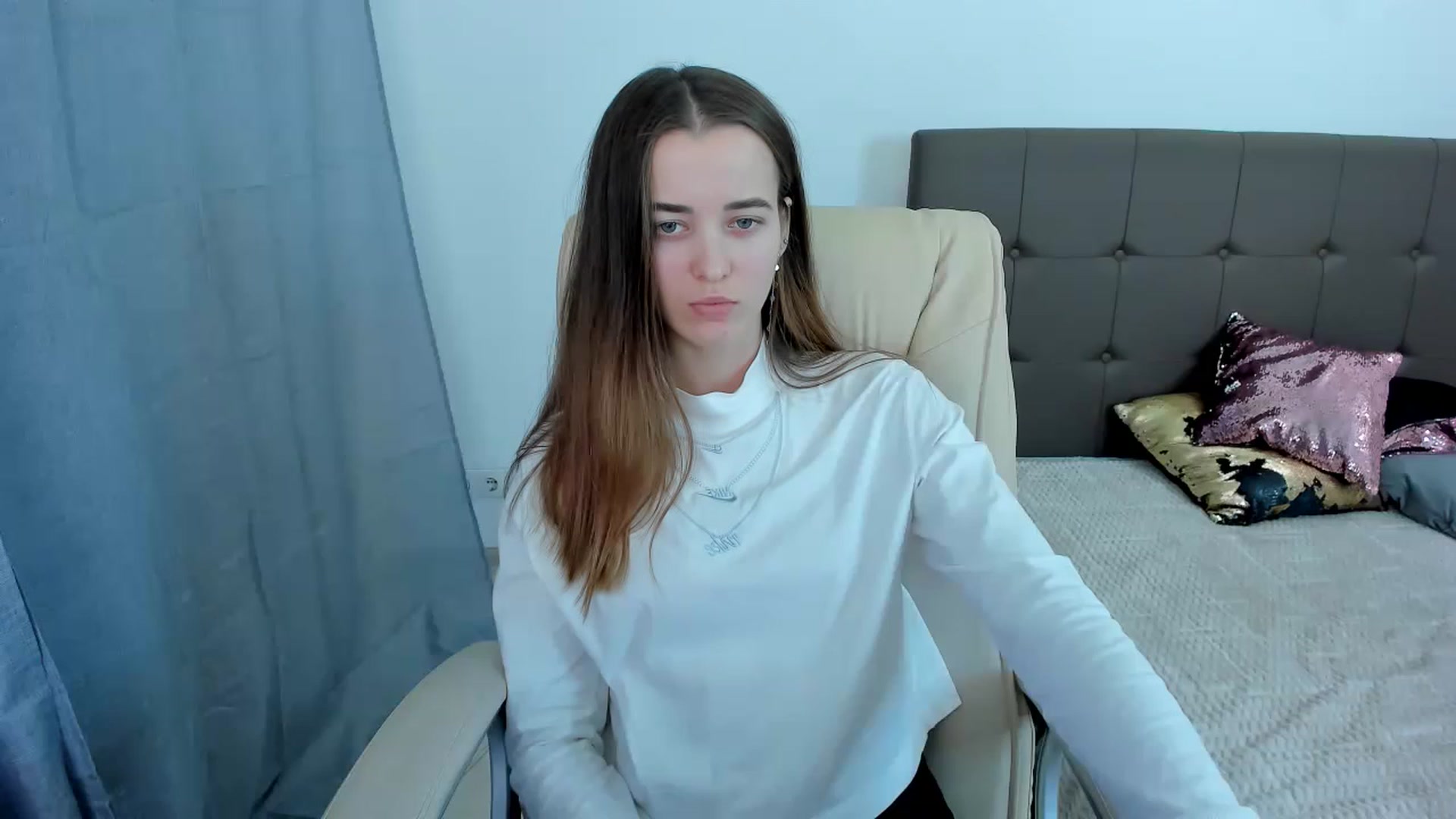 Gallery image thumbnail from JuliaDreamsi's myfreecams stream on, 12/09/2022, 11:23 image 12 of 20