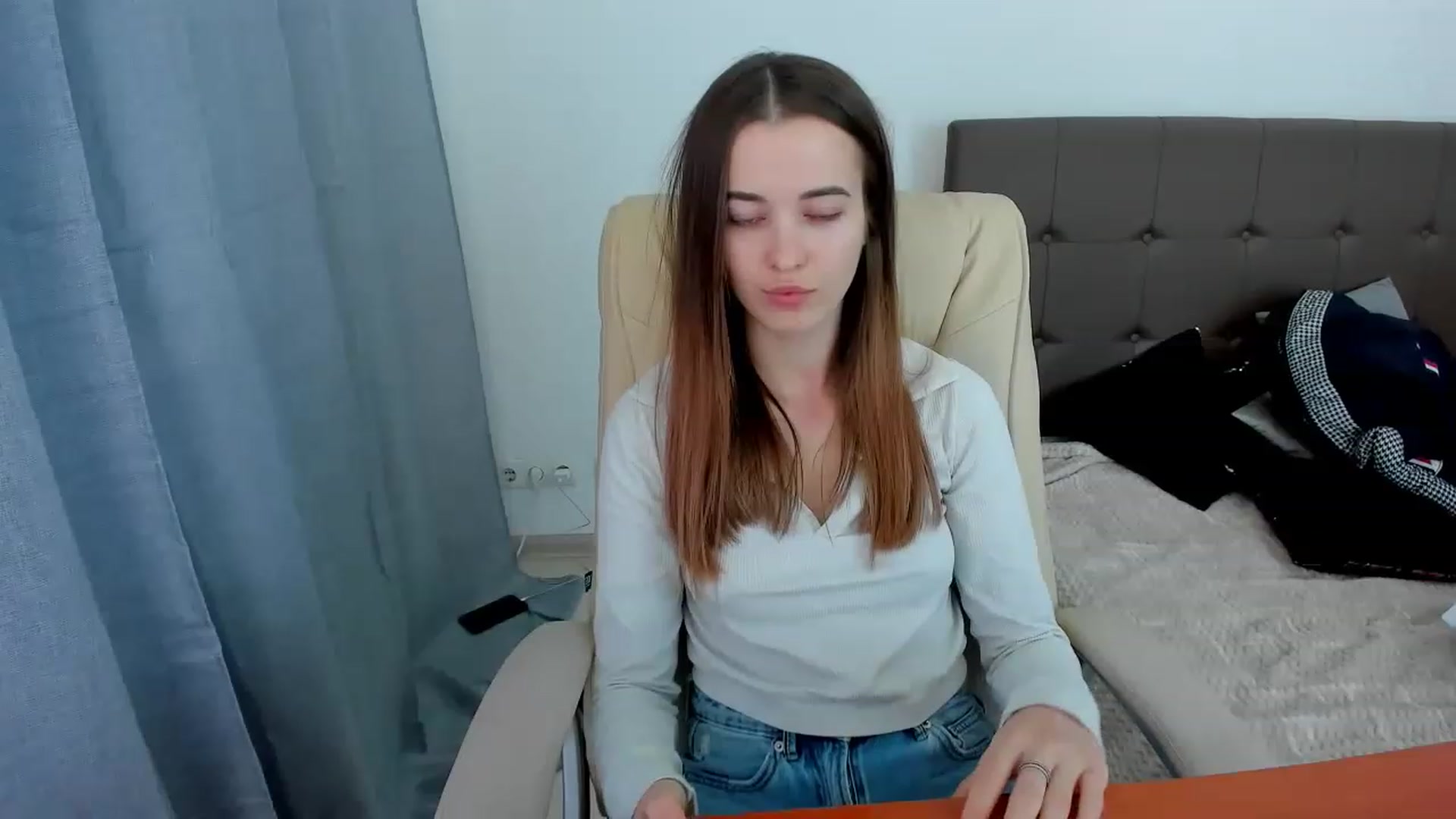 Gallery image thumbnail from JuliaDreamsi's myfreecams stream on, 12/20/2022, 11:34 image 2 of 20