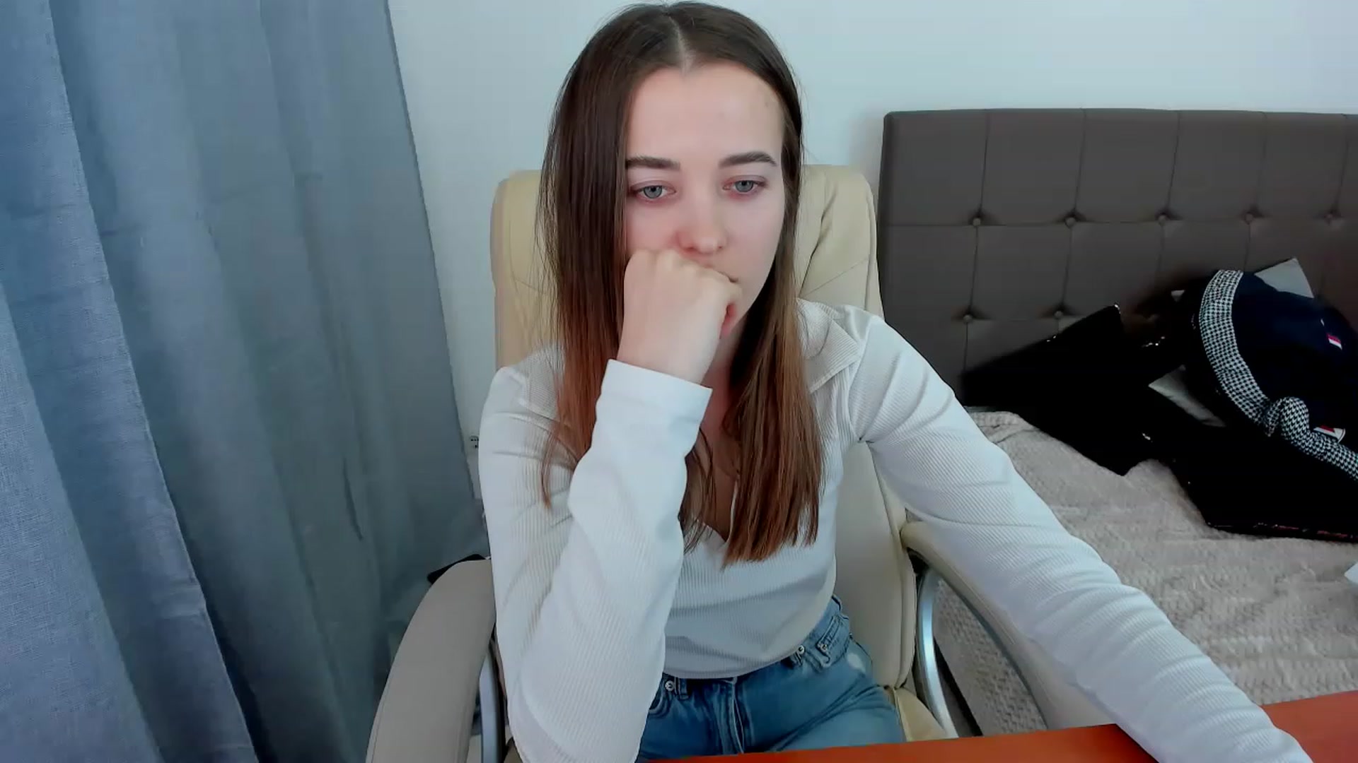 Gallery image thumbnail from JuliaDreamsi's myfreecams stream on, 12/20/2022, 11:34 image 1 of 20