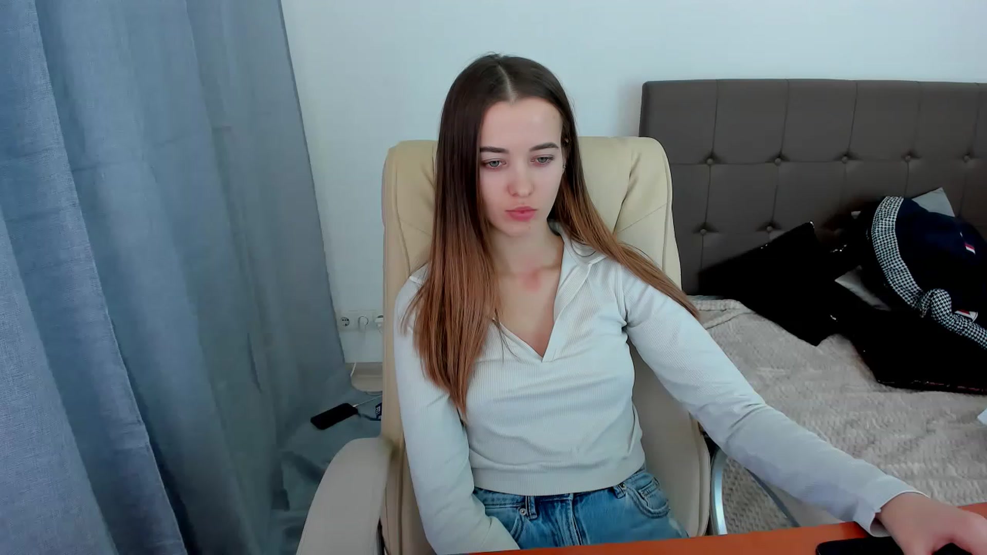 Gallery image thumbnail from JuliaDreamsi's myfreecams stream on, 12/20/2022, 11:34 image 4 of 20
