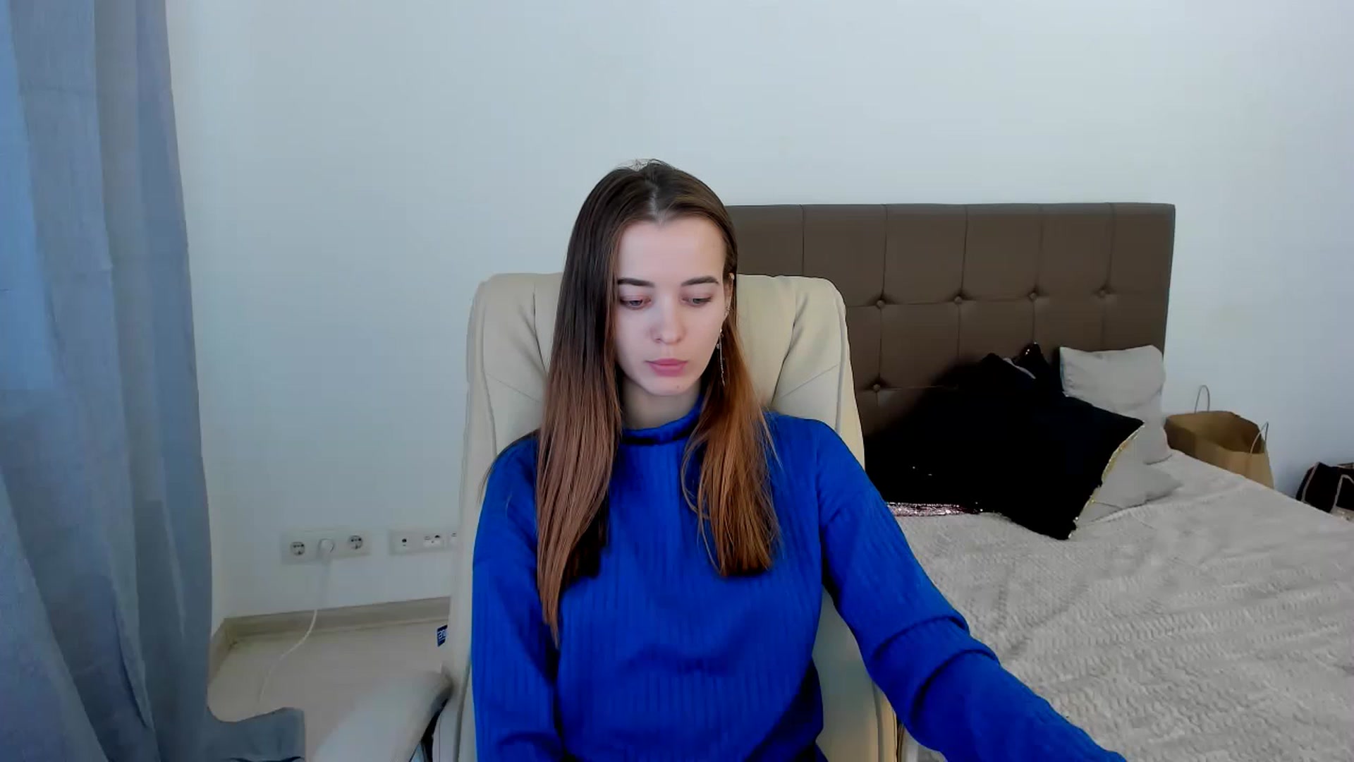 Gallery image thumbnail from JuliaDreamsi's myfreecams stream on, 12/24/2022, 11:35 image 19 of 20