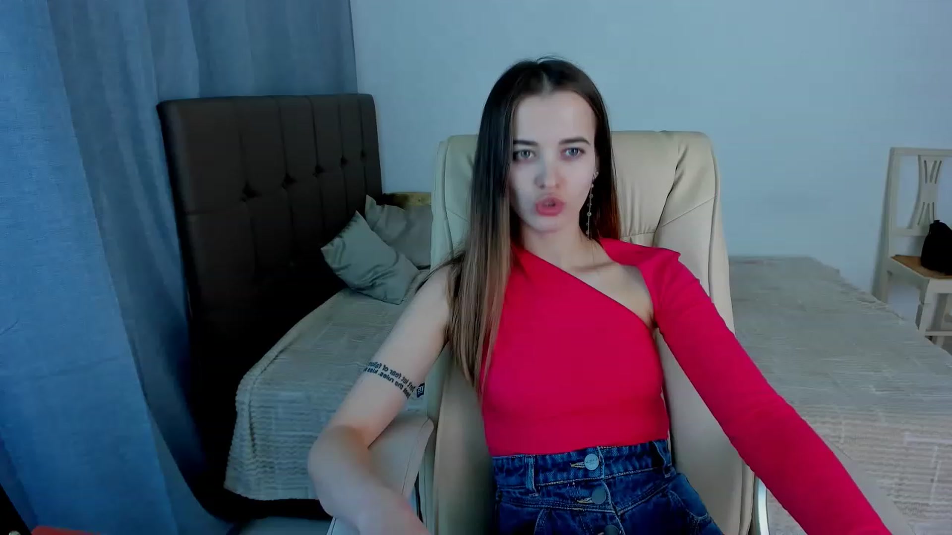 Gallery image thumbnail from JuliaDreamsi's myfreecams stream on, 01/06/2023, 21:49 image 6 of 20