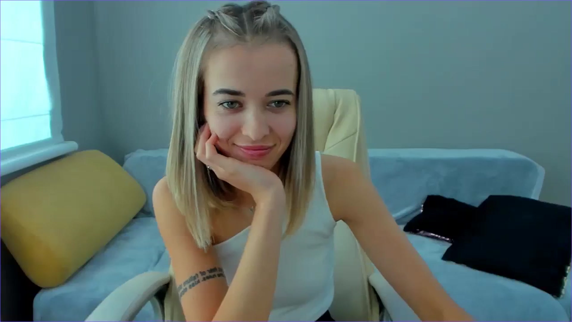 Gallery image thumbnail from JuliaDreamsi's myfreecams stream on, 09/19/2023, 10:26 image 16 of 20