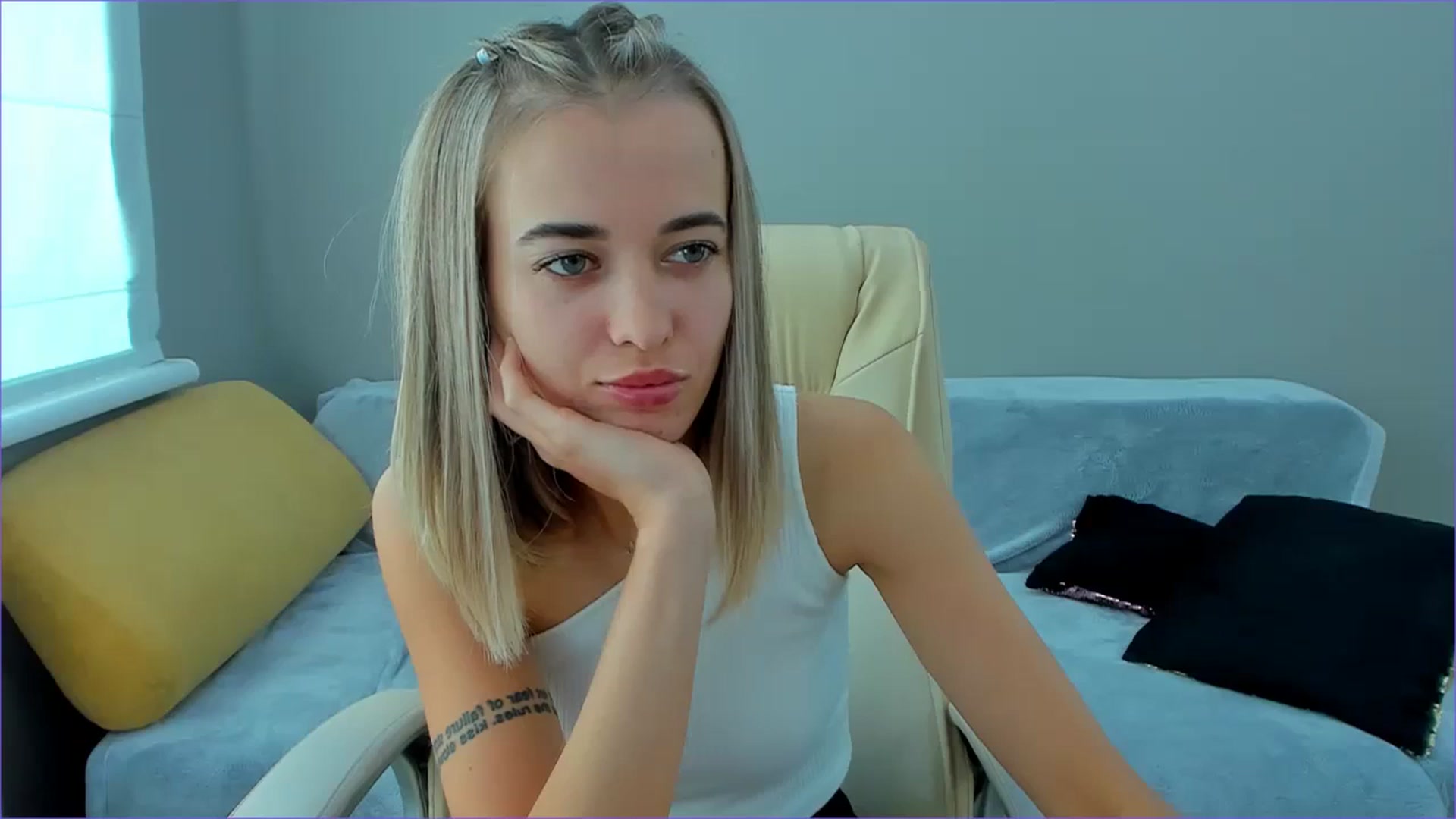 Gallery image thumbnail from JuliaDreamsi's myfreecams stream on, 09/19/2023, 10:26 image 10 of 20