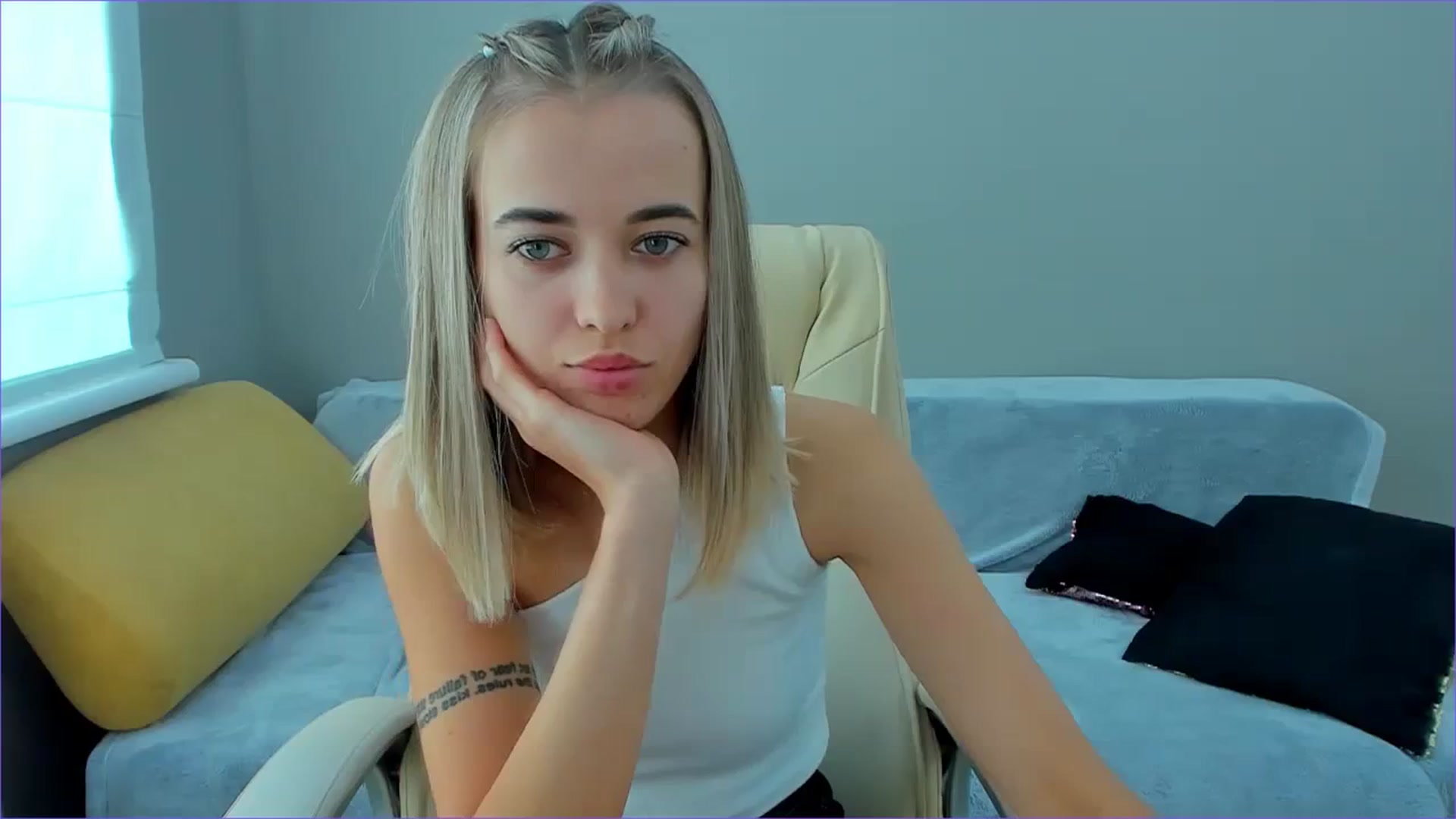 Gallery image thumbnail from JuliaDreamsi's myfreecams stream on, 09/19/2023, 10:26 image 4 of 20