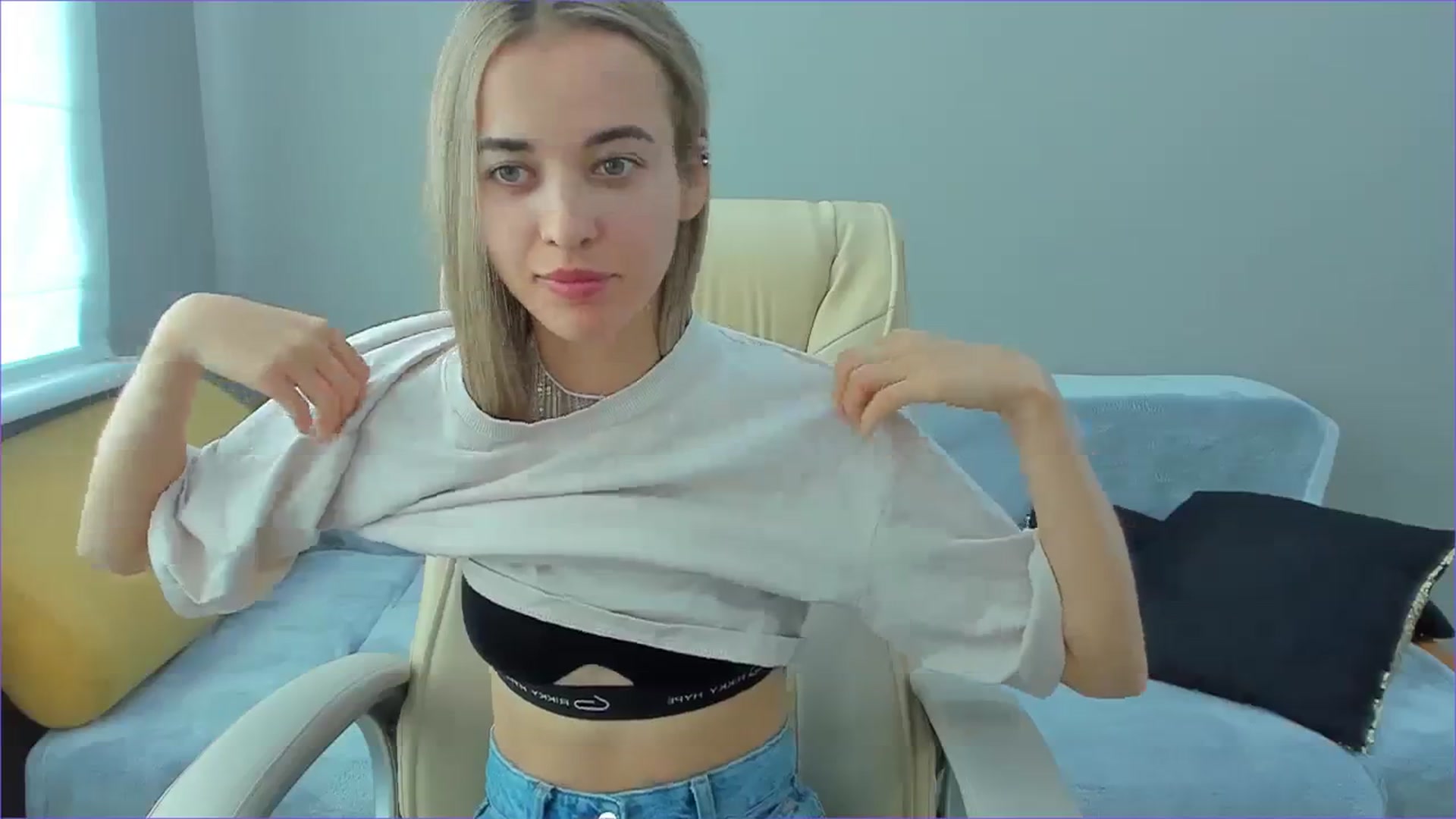 Gallery image thumbnail from JuliaDreamsi's myfreecams stream on, 09/20/2023, 11:16 image 20 of 20
