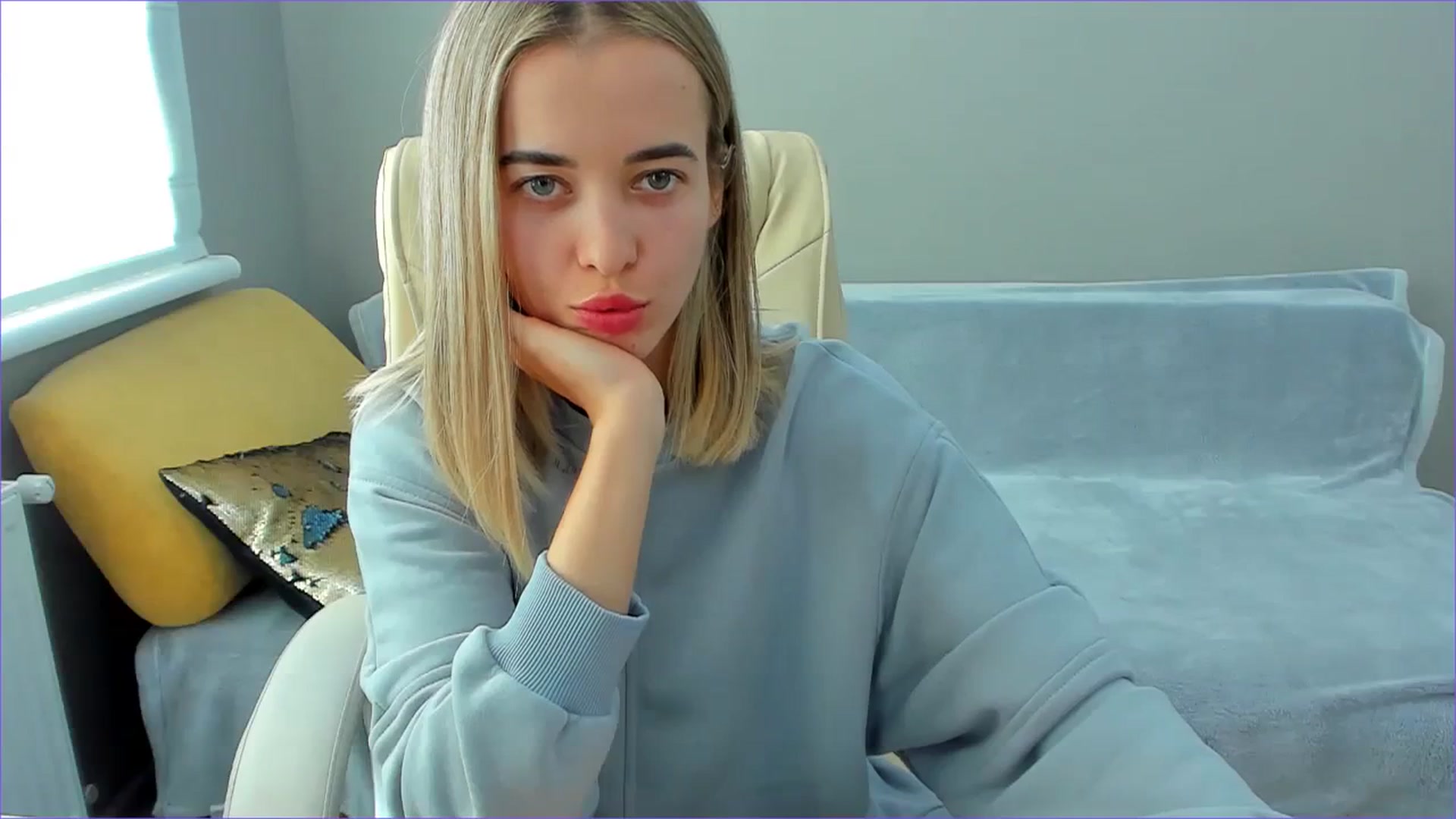 Gallery image thumbnail from JuliaDreamsi's myfreecams stream on, 10/03/2023, 11:29 image 10 of 20