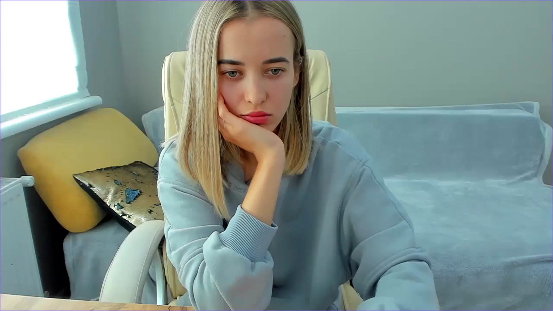 Gallery image thumbnail from JuliaDreamsi's myfreecams stream on, 10/03/2023, 11:29 image 13 of 20