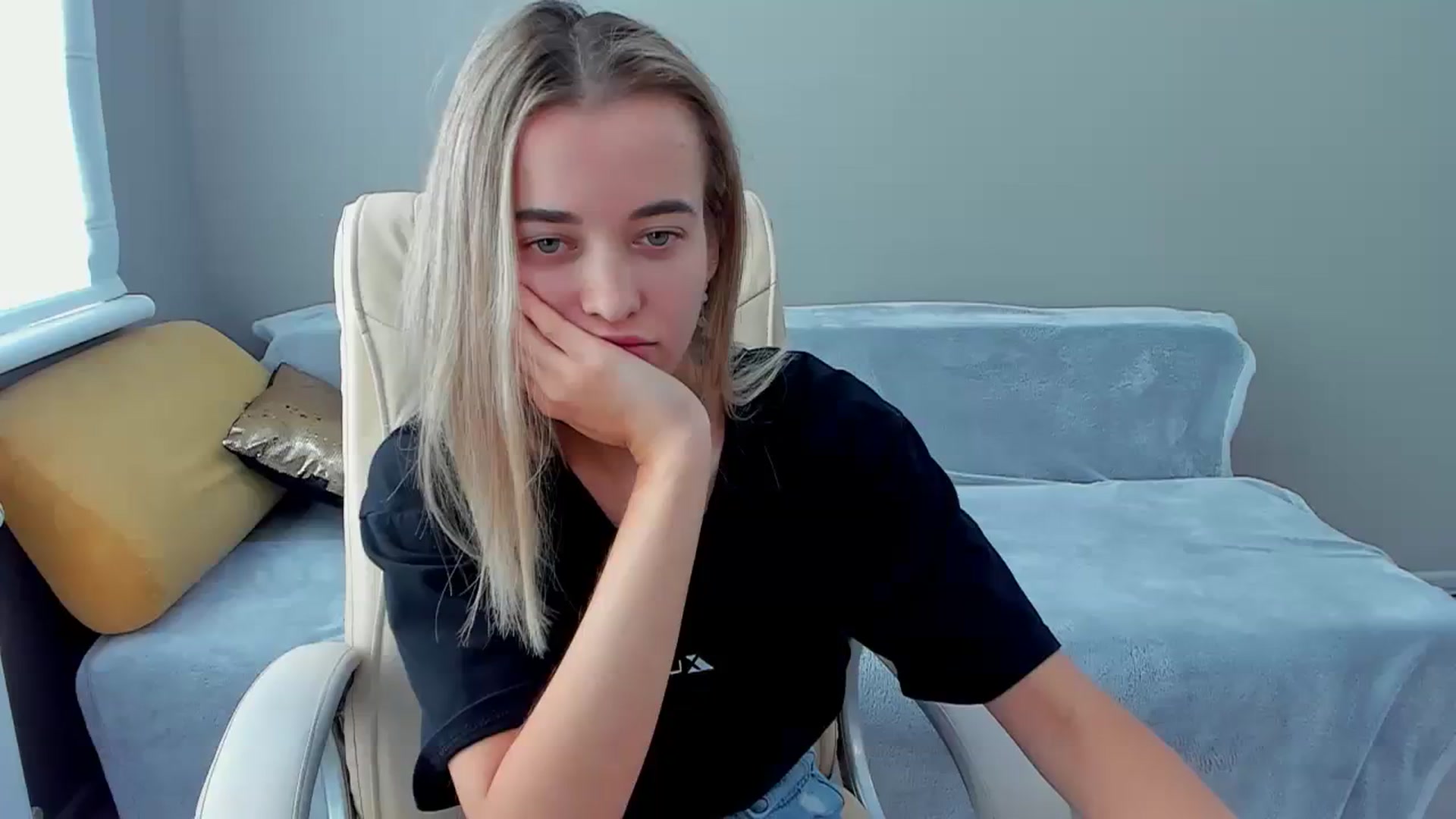 Gallery image thumbnail from JuliaDreamsi's myfreecams stream on, 10/28/2023, 10:52 image 11 of 20