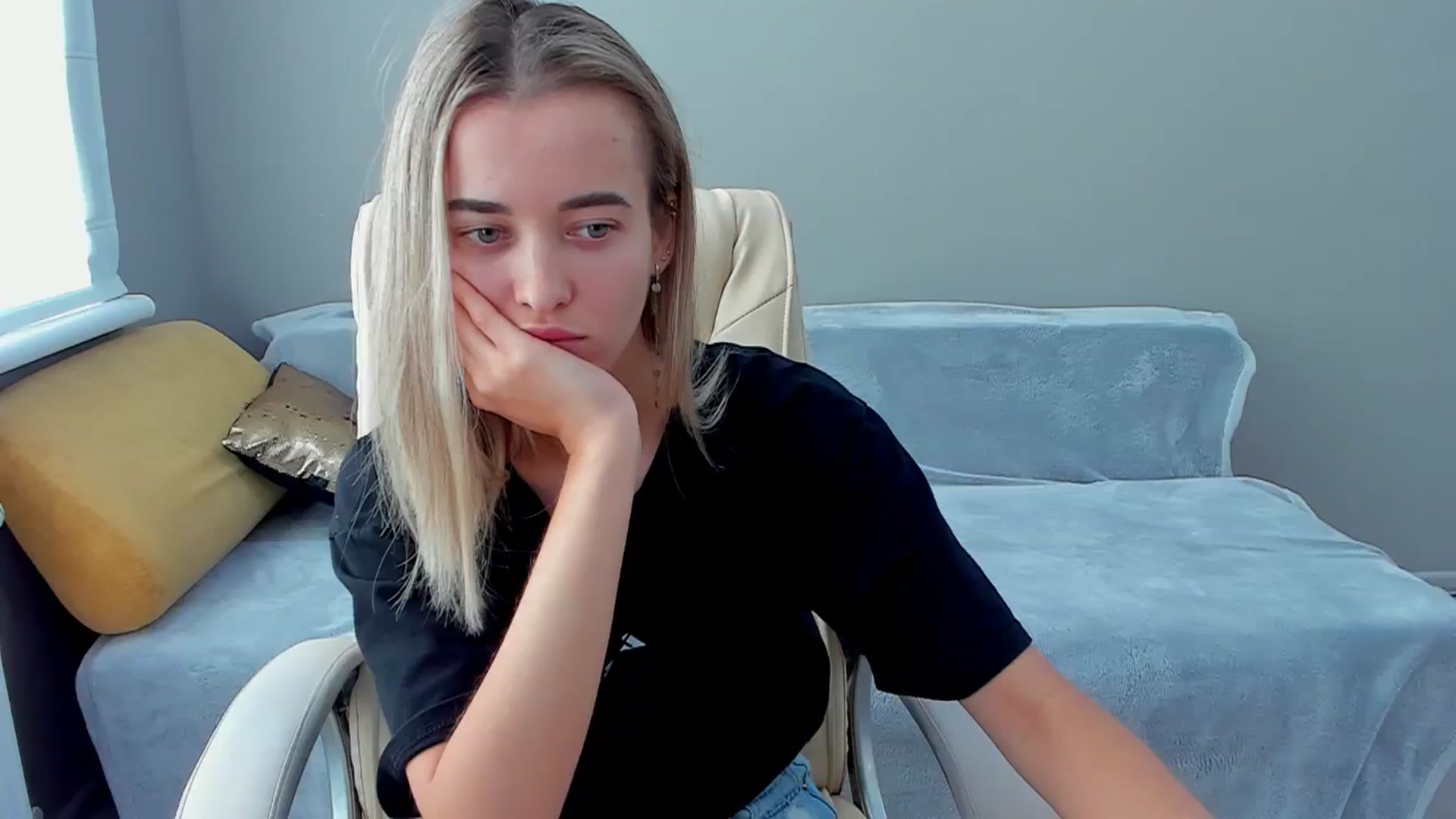 Gallery image thumbnail from JuliaDreamsi's myfreecams stream on, 10/28/2023, 10:52 image 17 of 20