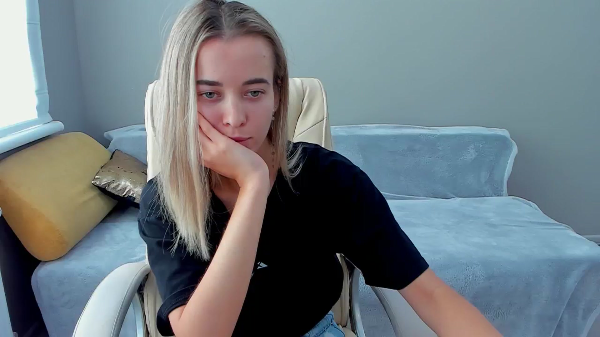 Gallery image thumbnail from JuliaDreamsi's myfreecams stream on, 10/28/2023, 10:52 image 16 of 20
