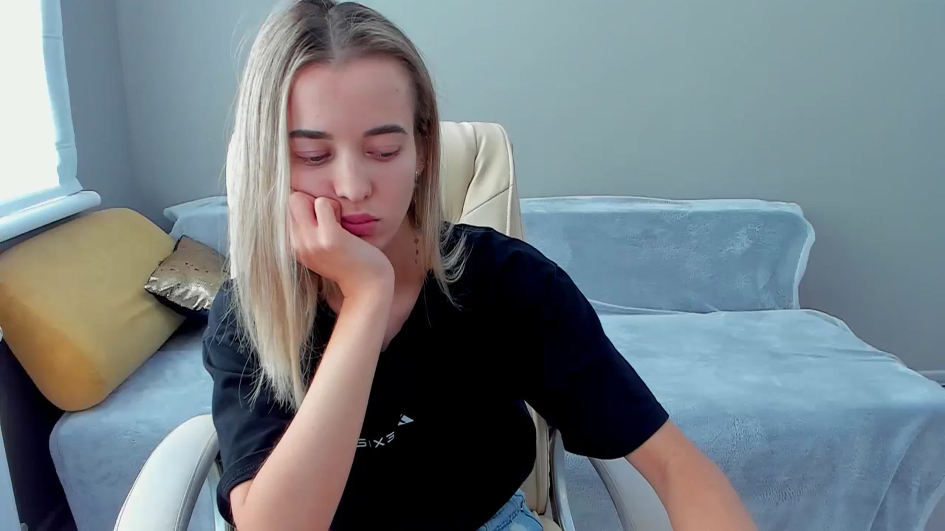Gallery image thumbnail from JuliaDreamsi's myfreecams stream on, 10/28/2023, 10:52 image 18 of 20
