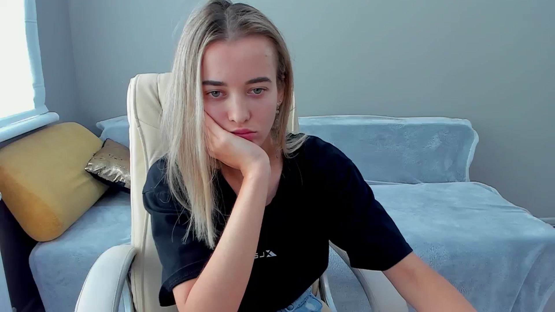 Gallery image thumbnail from JuliaDreamsi's myfreecams stream on, 10/28/2023, 10:52 image 10 of 20