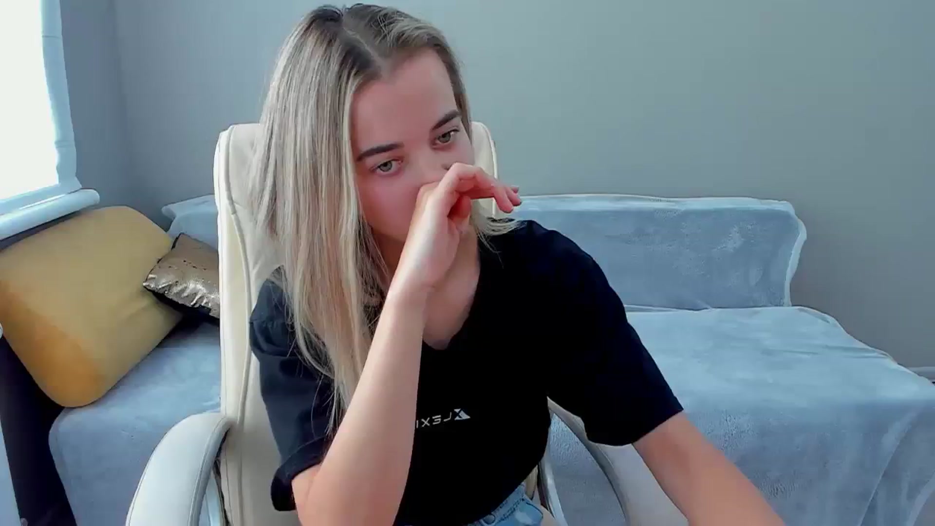 Gallery image thumbnail from JuliaDreamsi's myfreecams stream on, 10/28/2023, 10:52 image 12 of 20