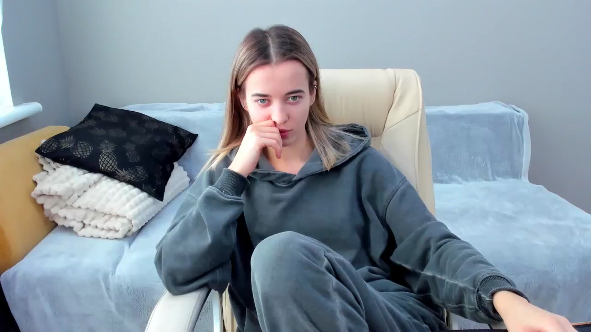 Gallery image thumbnail from JuliaDreamsi's myfreecams stream on, 12/27/2023, 11:20 image 6 of 20