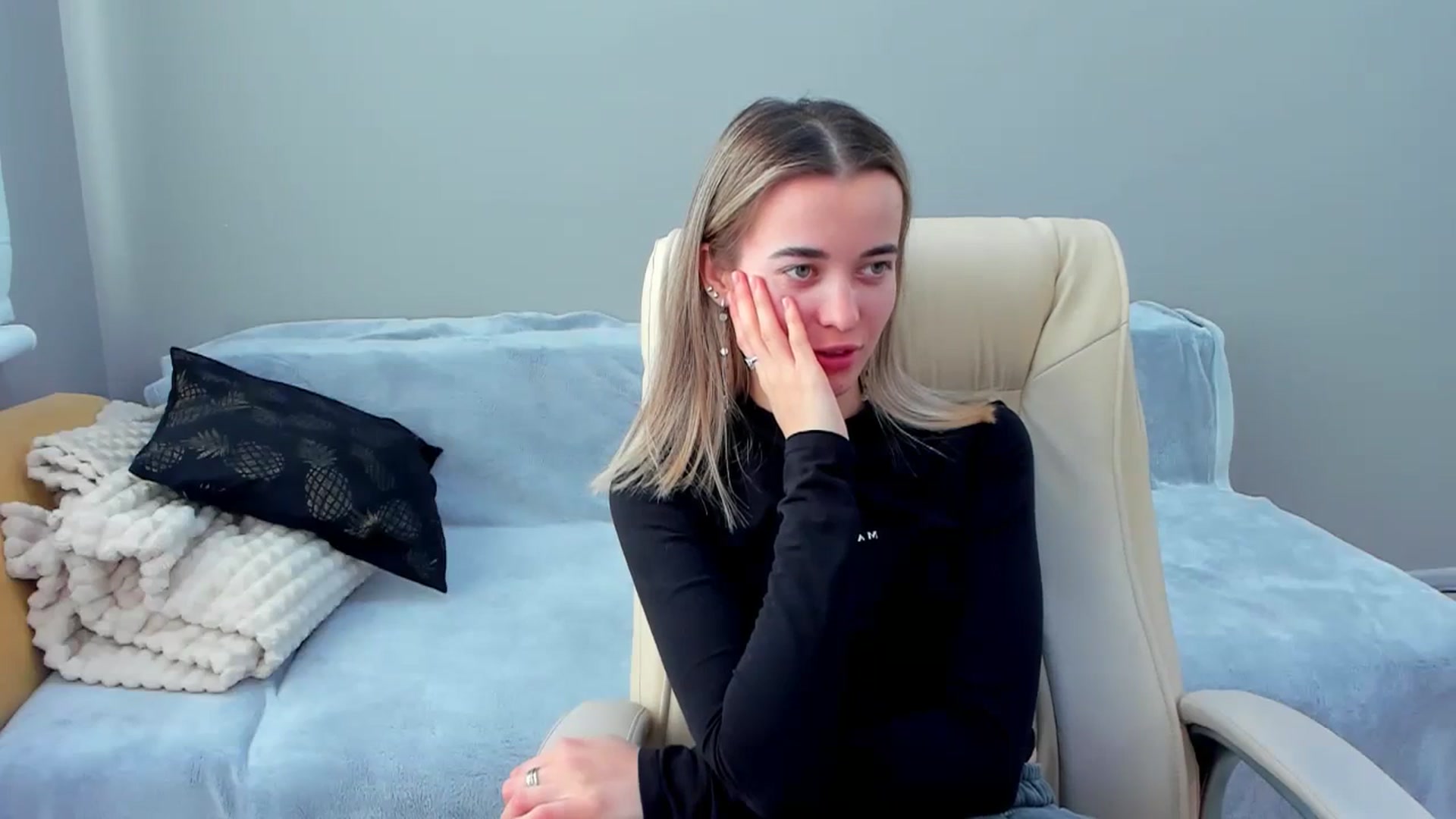 Gallery image thumbnail from JuliaDreamsi's myfreecams stream on, 12/28/2023, 10:58 image 10 of 20