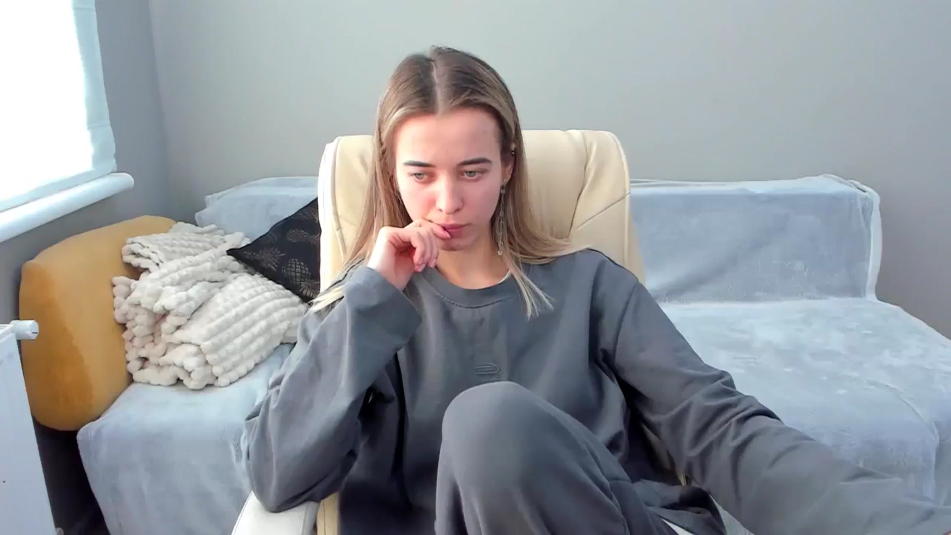 Gallery image thumbnail from JuliaDreamsi's myfreecams stream on, 12/30/2023, 12:24 image 2 of 20