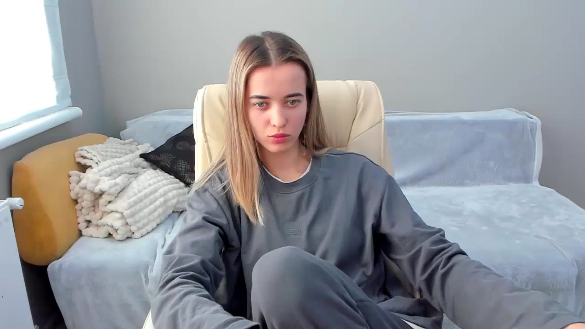 Gallery image thumbnail from JuliaDreamsi's myfreecams stream on, 12/30/2023, 12:24 image 14 of 20