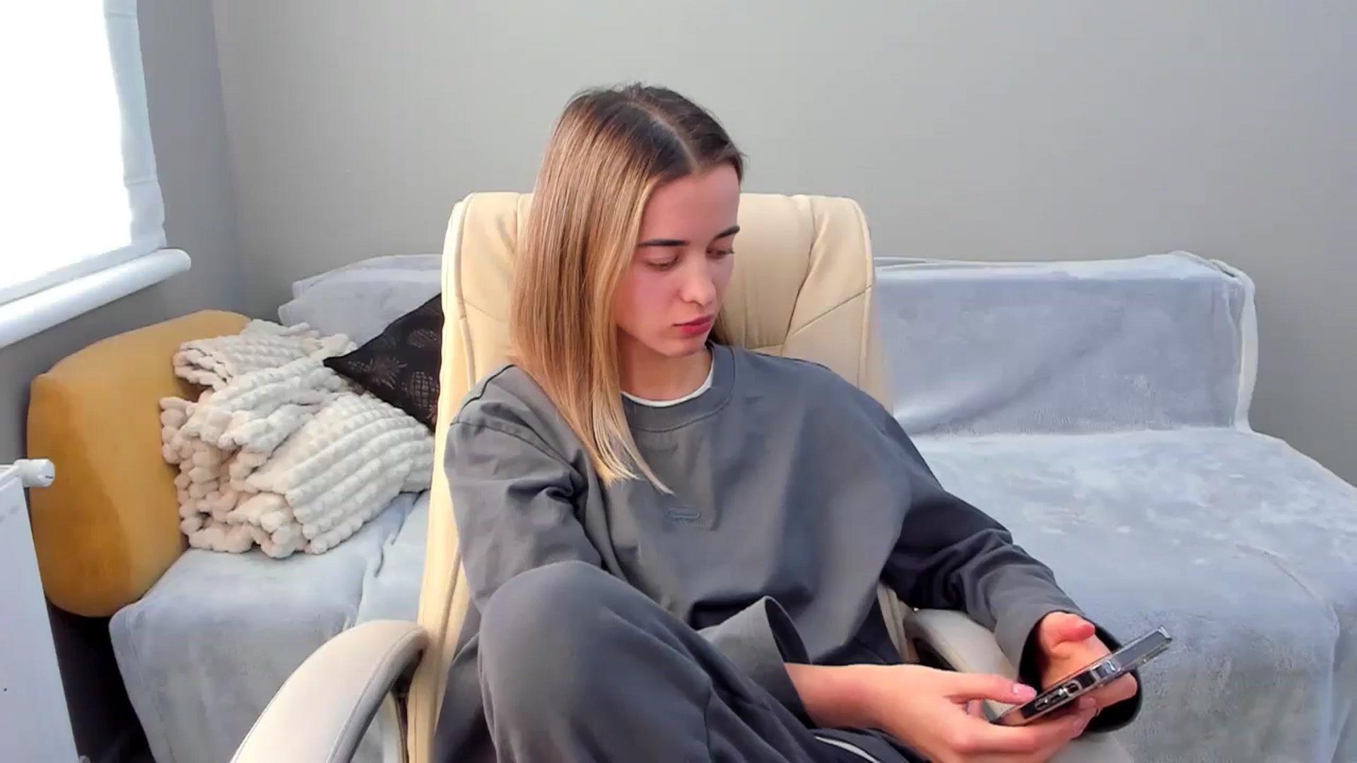 Gallery image thumbnail from JuliaDreamsi's myfreecams stream on, 12/30/2023, 13:08 image 12 of 20