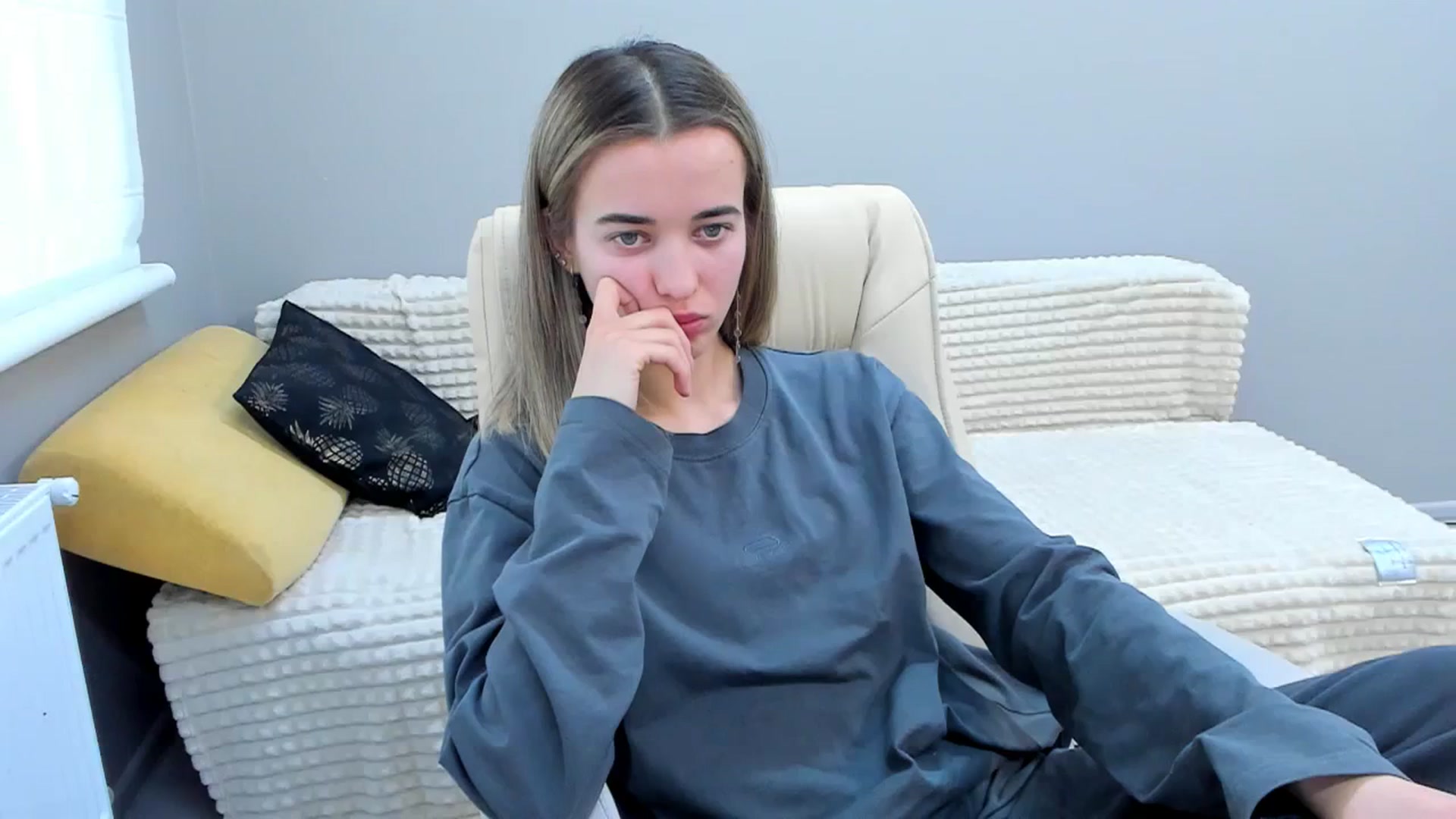 Gallery image thumbnail from JuliaDreamsi's myfreecams stream on, 01/08/2024, 11:02 image 6 of 20