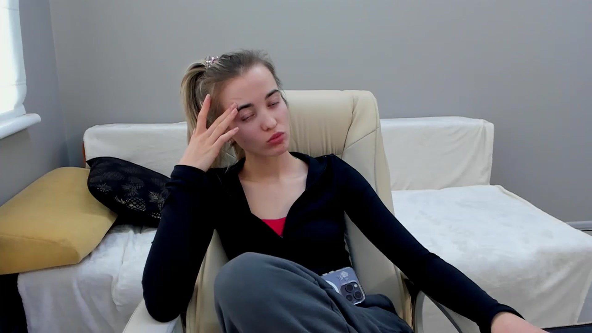 Gallery image thumbnail from JuliaDreamsi's myfreecams stream on, 01/25/2024, 13:22 image 10 of 20
