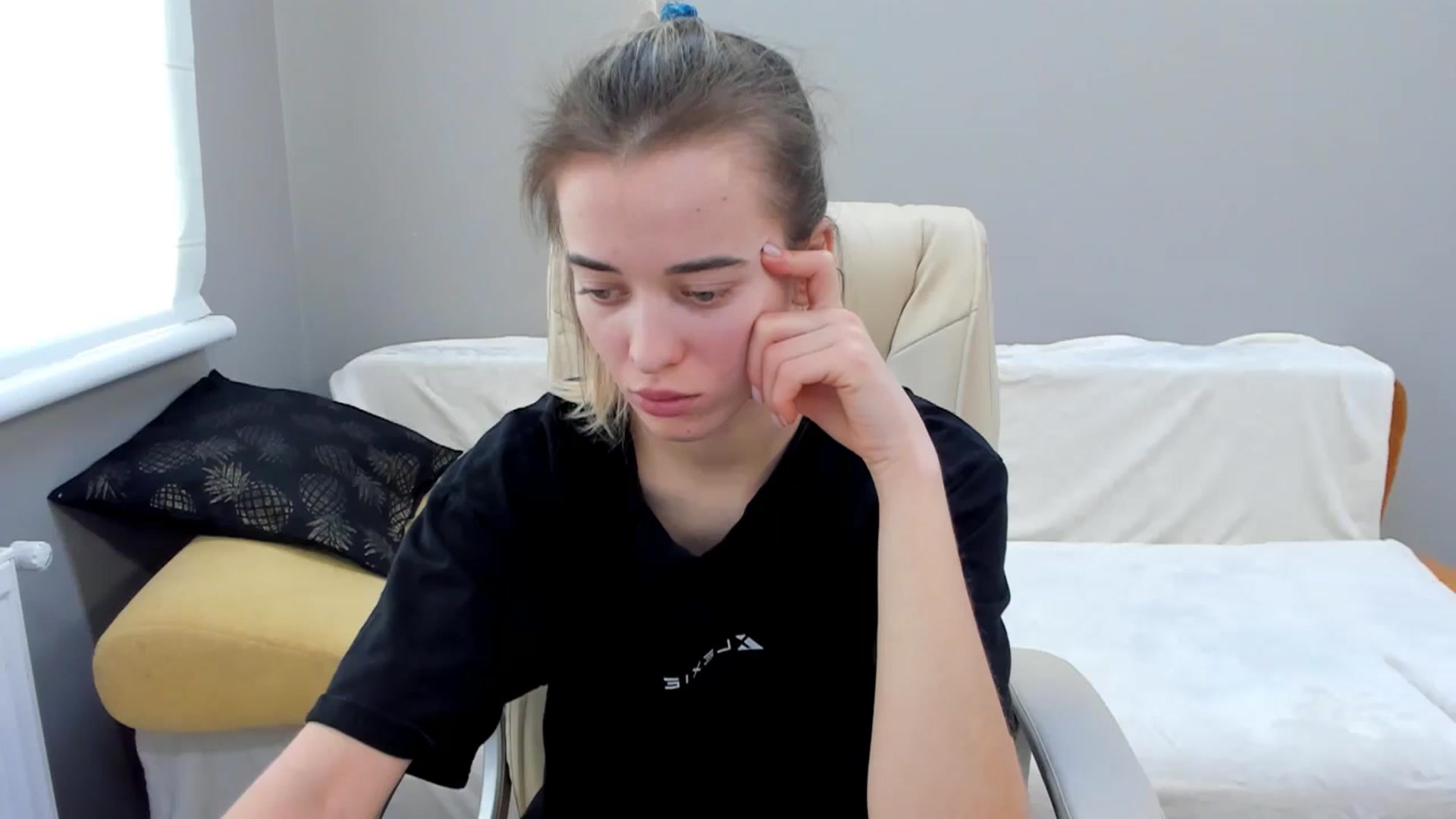 Gallery image thumbnail from JuliaDreamsi's myfreecams stream on, 02/02/2024, 11:41 image 14 of 20