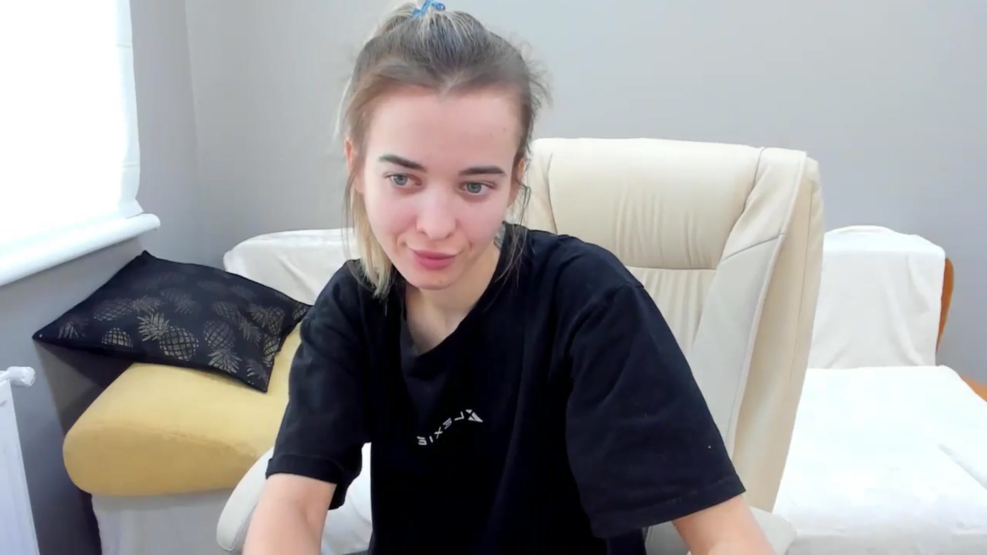 Gallery image thumbnail from JuliaDreamsi's myfreecams stream on, 02/02/2024, 11:41 image 15 of 20