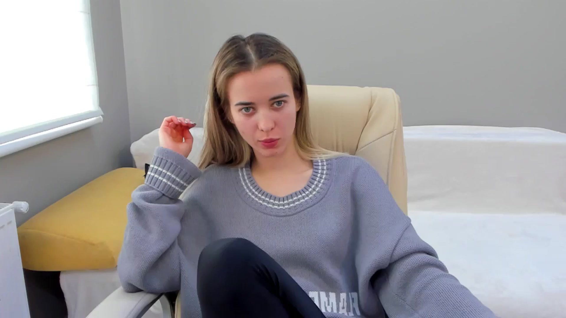 Gallery image thumbnail from JuliaDreamsi's myfreecams stream on, 02/12/2024, 10:20 image 13 of 20