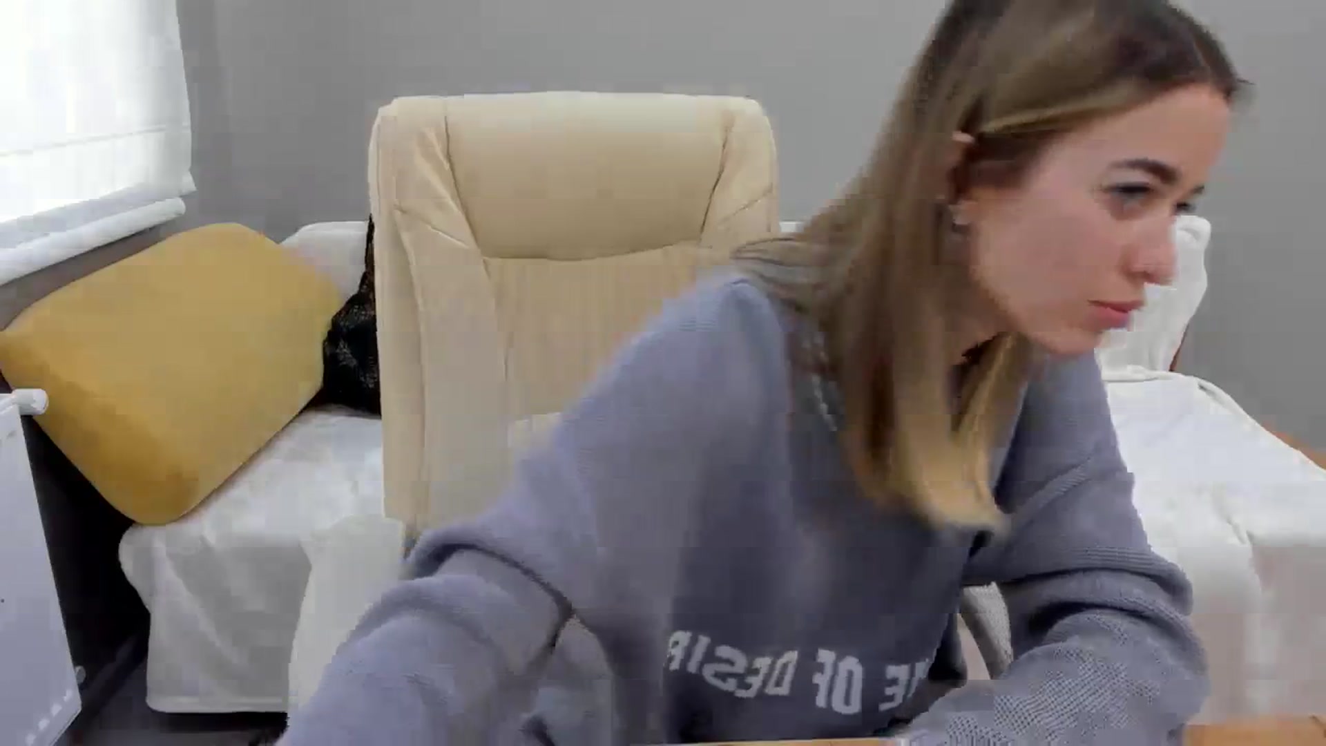 Gallery image thumbnail from JuliaDreamsi's myfreecams stream on, 02/17/2024, 13:30 image 10 of 20