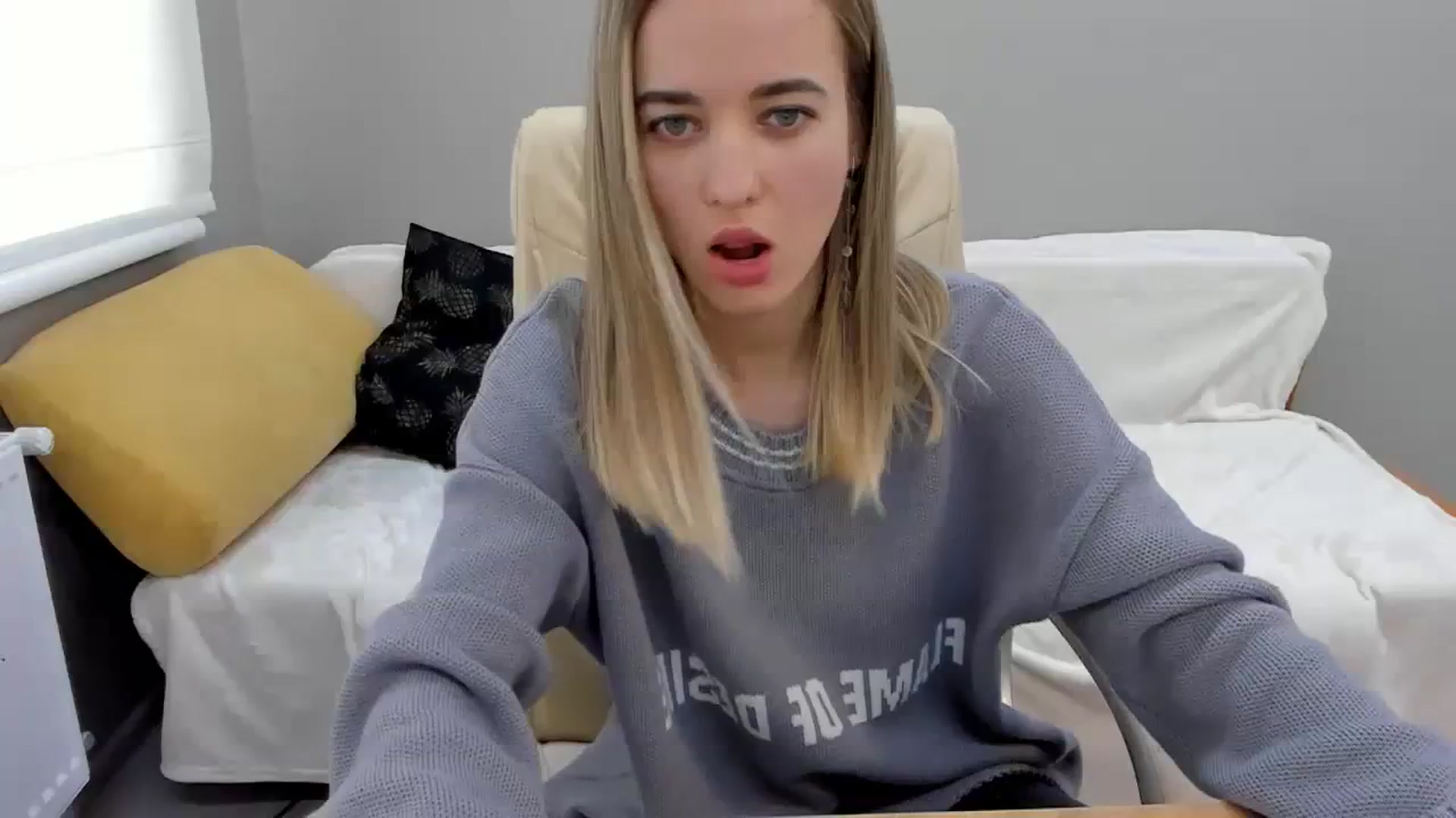 Gallery image thumbnail from JuliaDreamsi's myfreecams stream on, 02/17/2024, 13:30 image 1 of 20