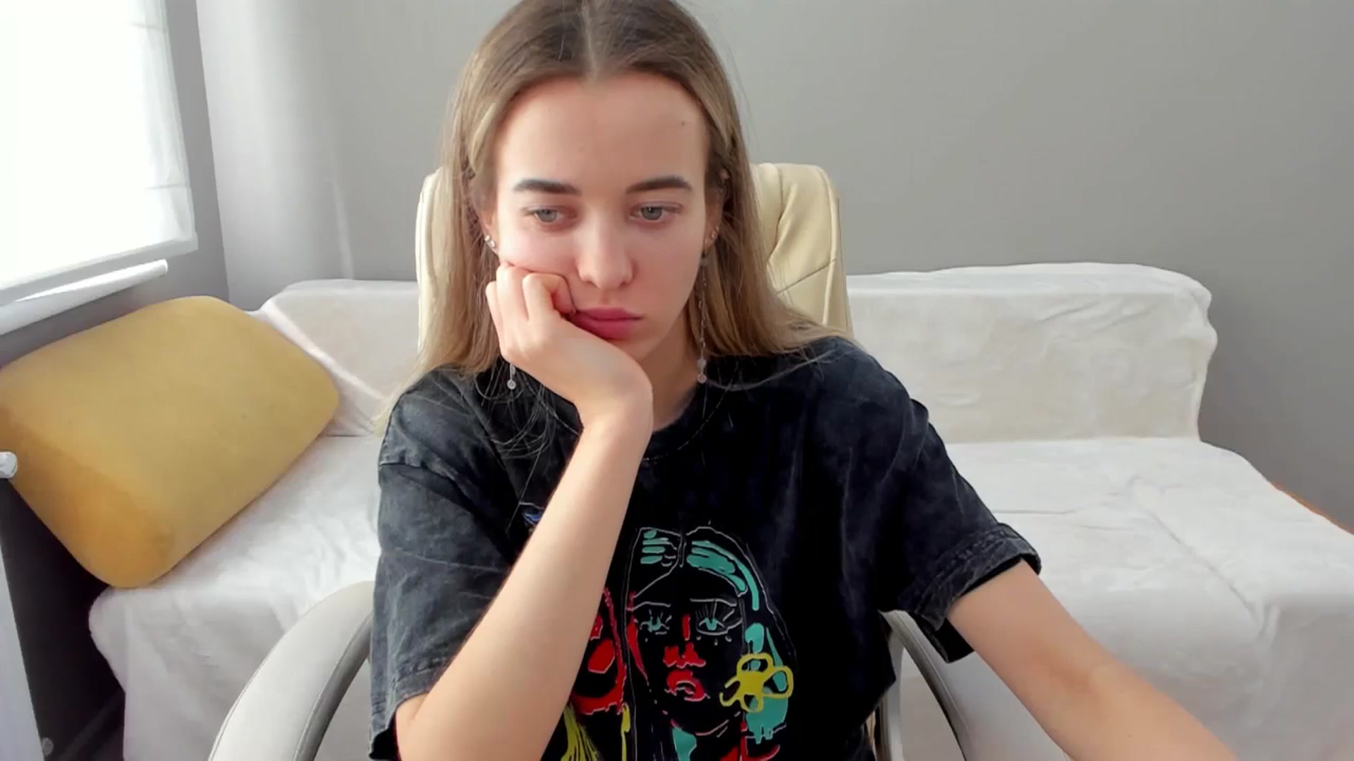 Gallery image thumbnail from JuliaDreamsi's myfreecams stream on, 02/24/2024, 10:47 image 14 of 20