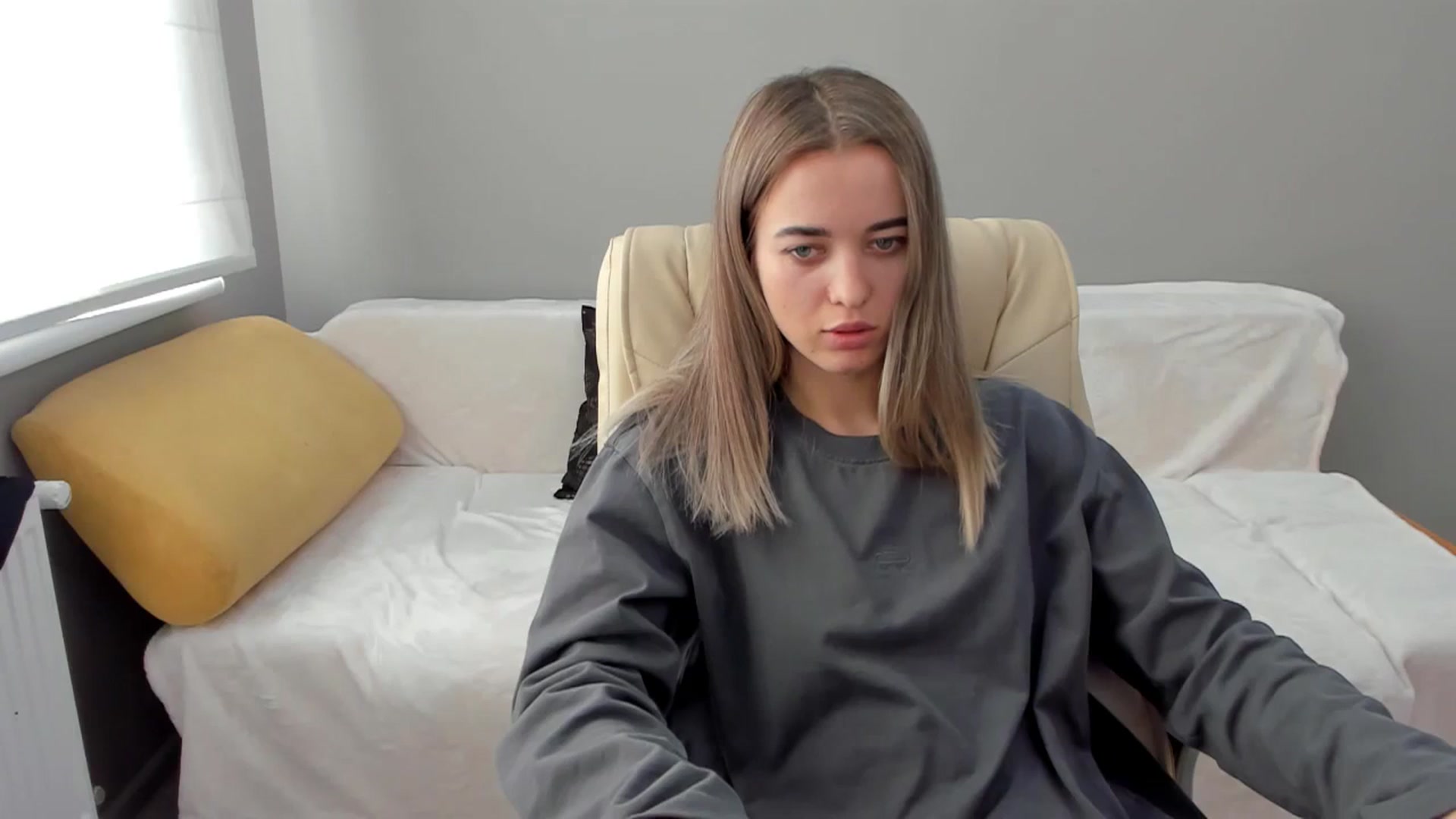 Gallery image thumbnail from JuliaDreamsi's myfreecams stream on, 02/26/2024, 12:00 image 4 of 20