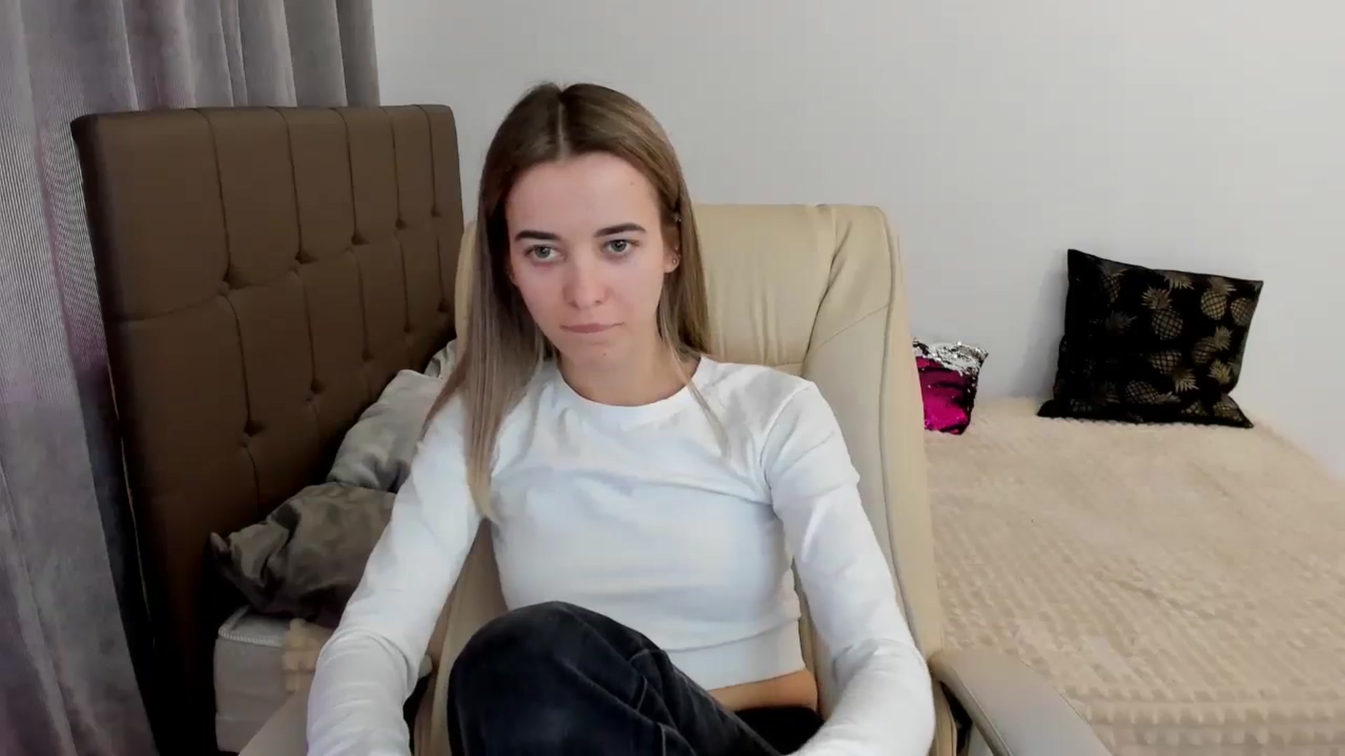 Gallery image thumbnail from JuliaDreamsi's myfreecams stream on, 03/04/2024, 12:51 image 5 of 20