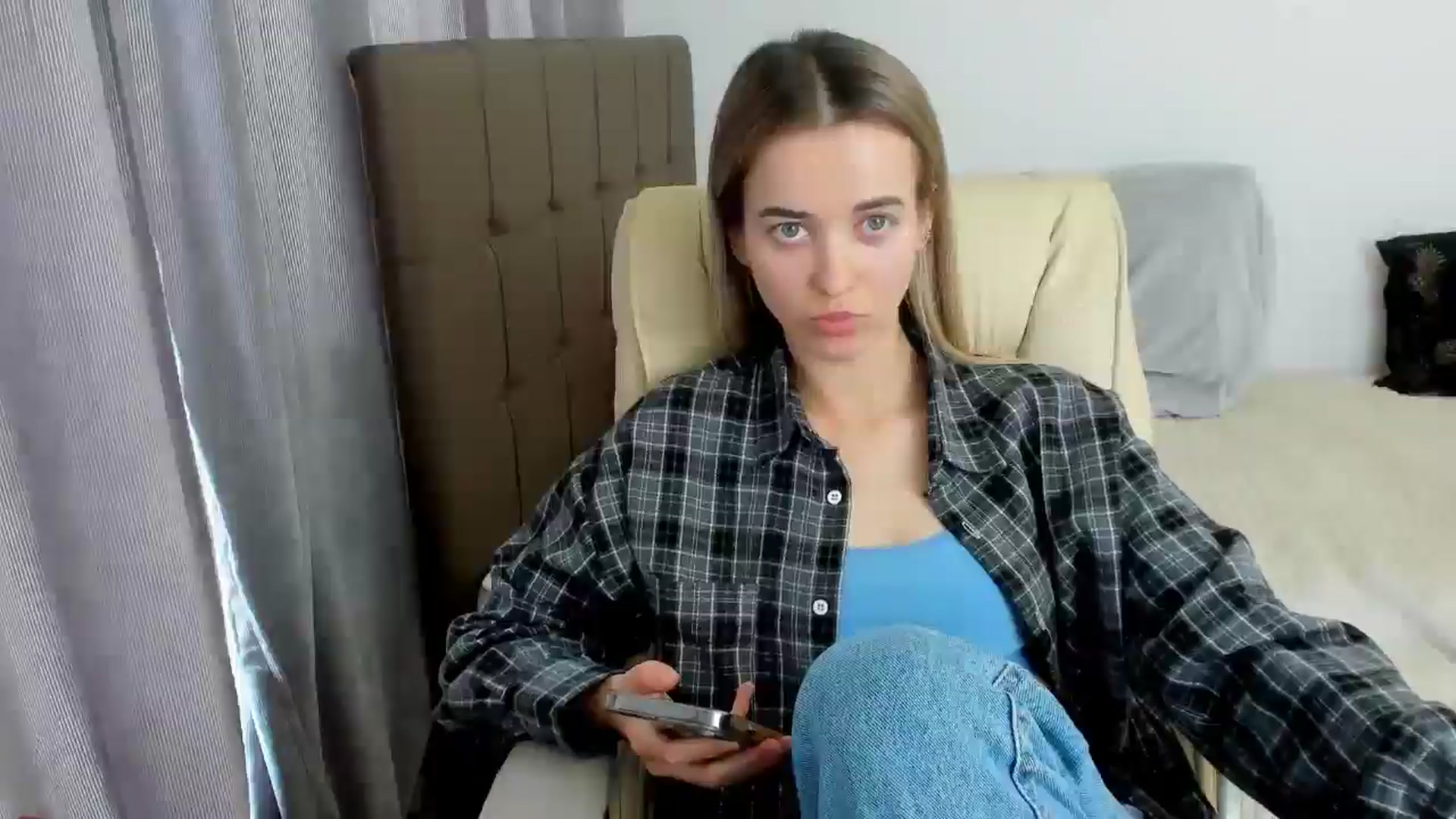 Gallery image thumbnail from JuliaDreamsi's myfreecams stream on, 05/29/2024, 09:36 image 9 of 20